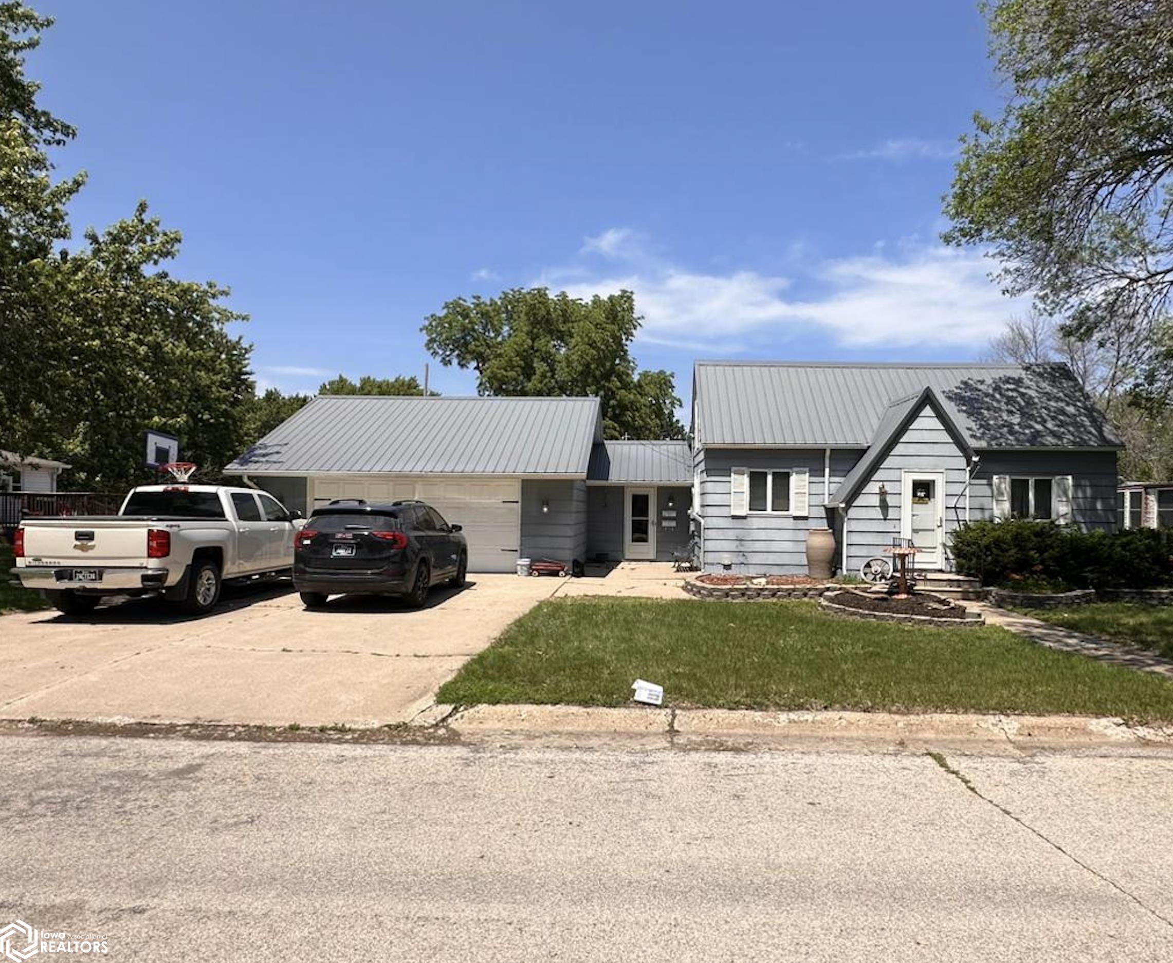 909 7th Avenue, Humboldt, Iowa image 1