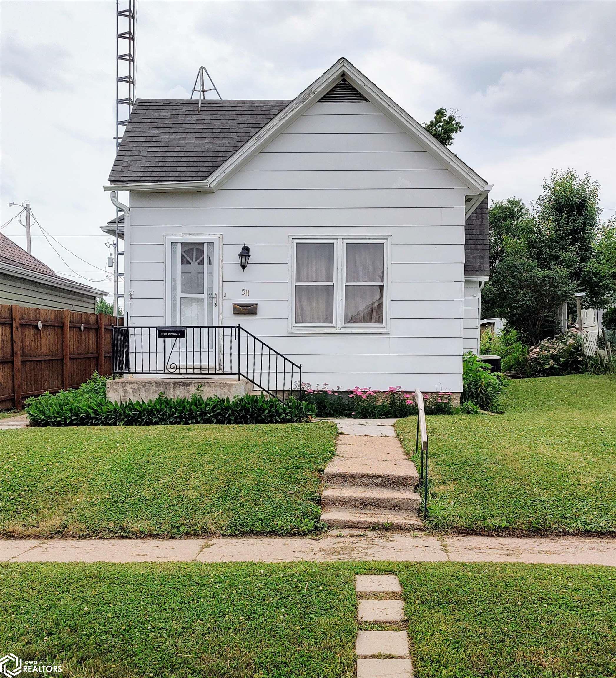 511 Woodbury Street, Marshalltown, Iowa image 2