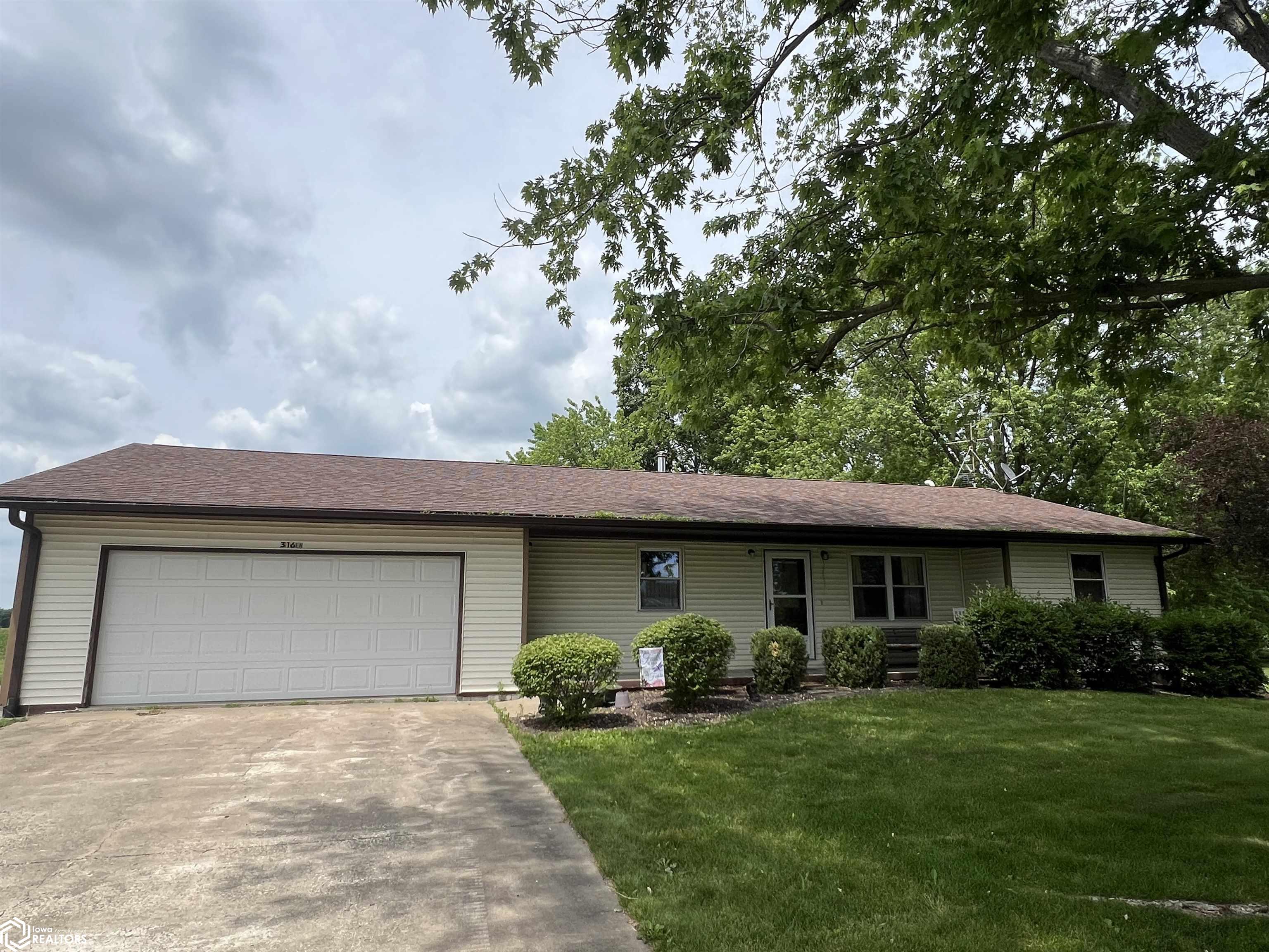 316 E North St, Stronghurst, Illinois image 1