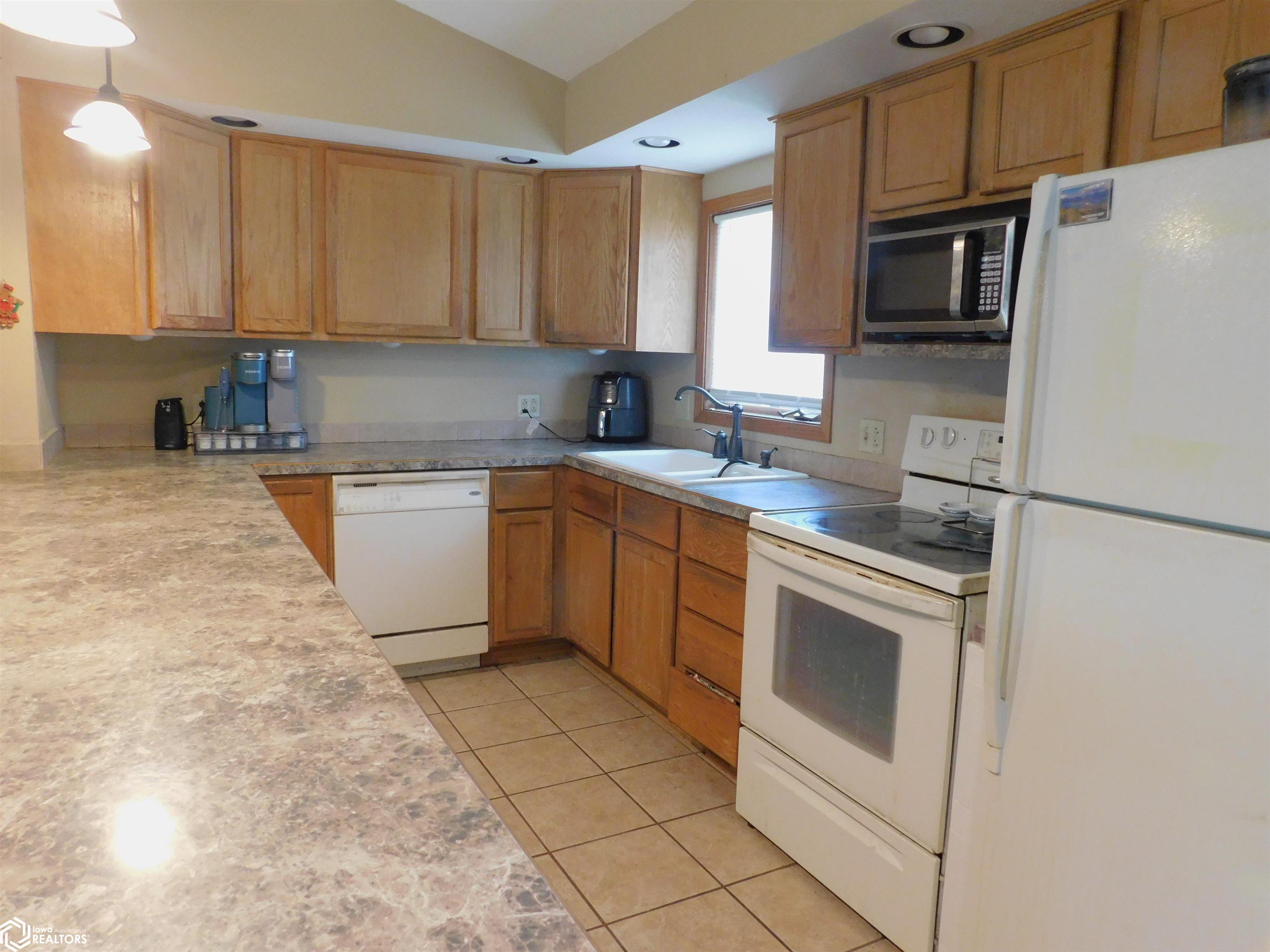 602 Sunset Drive, Denison, Iowa image 4