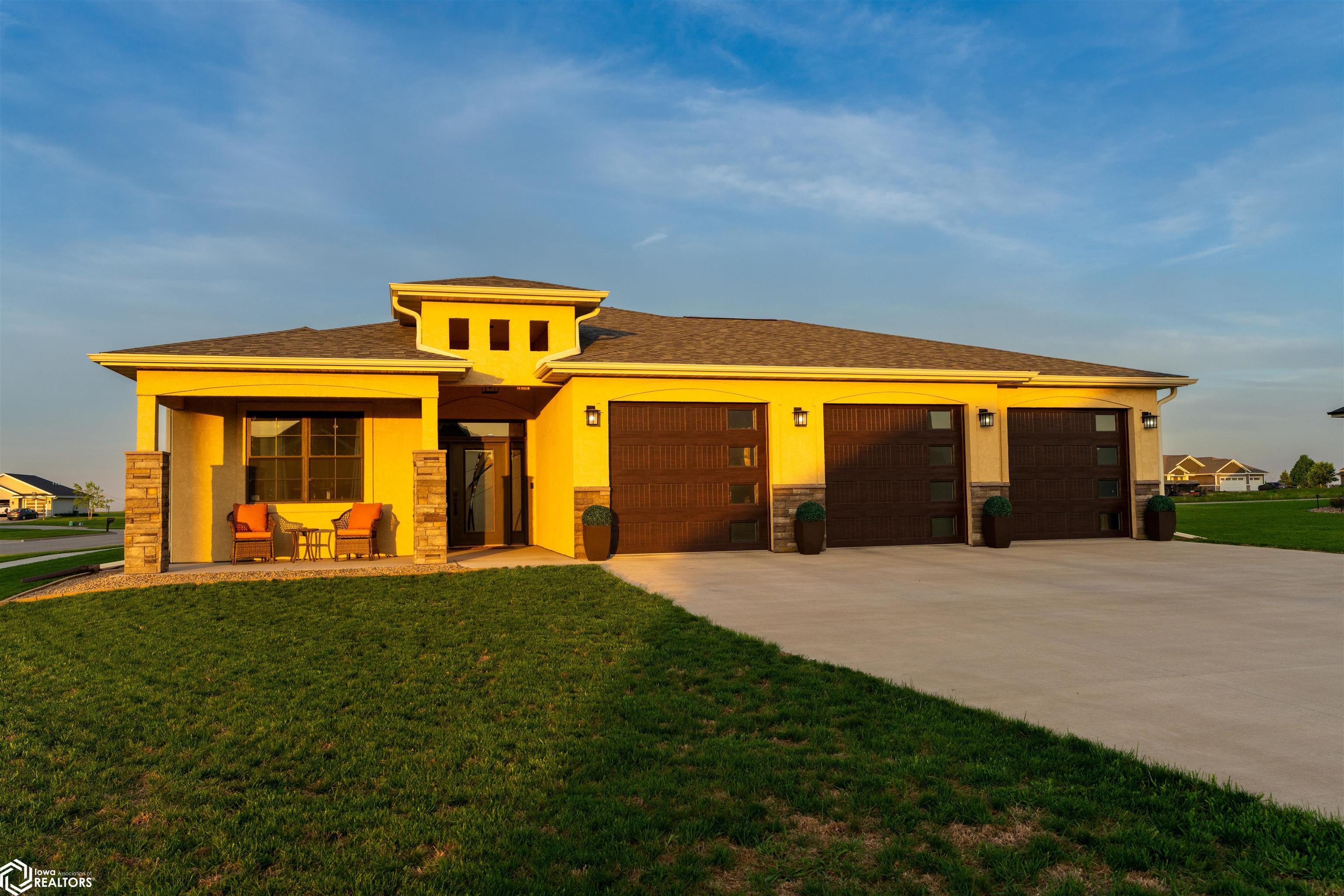 2018 Spaulding Lane, Grinnell, Iowa image 1