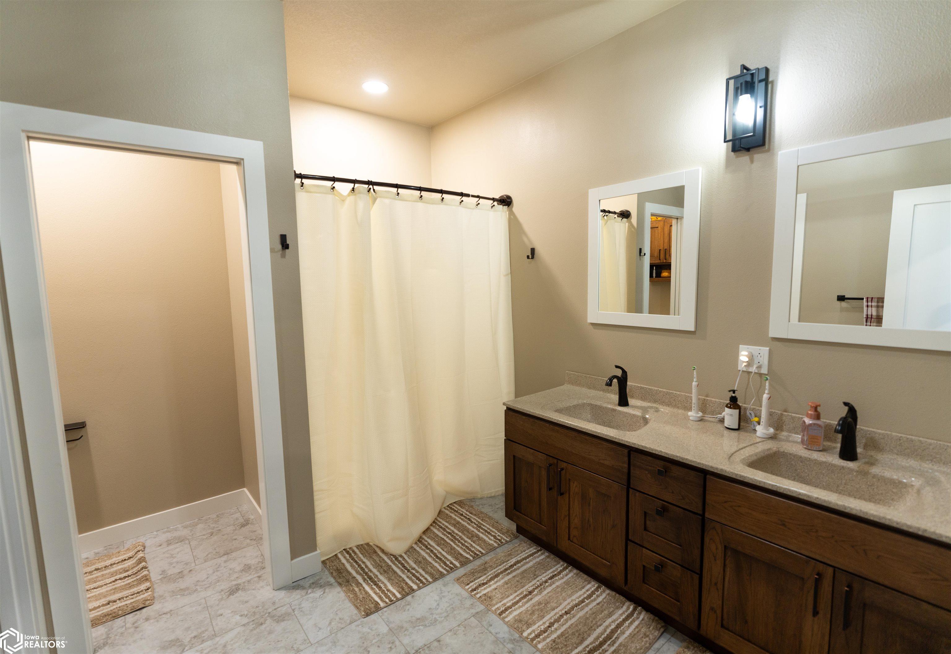 2018 Spaulding Lane, Grinnell, Iowa image 13