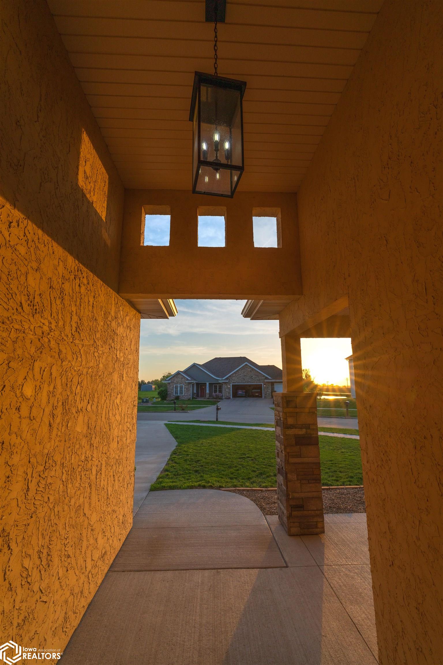 2018 Spaulding Lane, Grinnell, Iowa image 5
