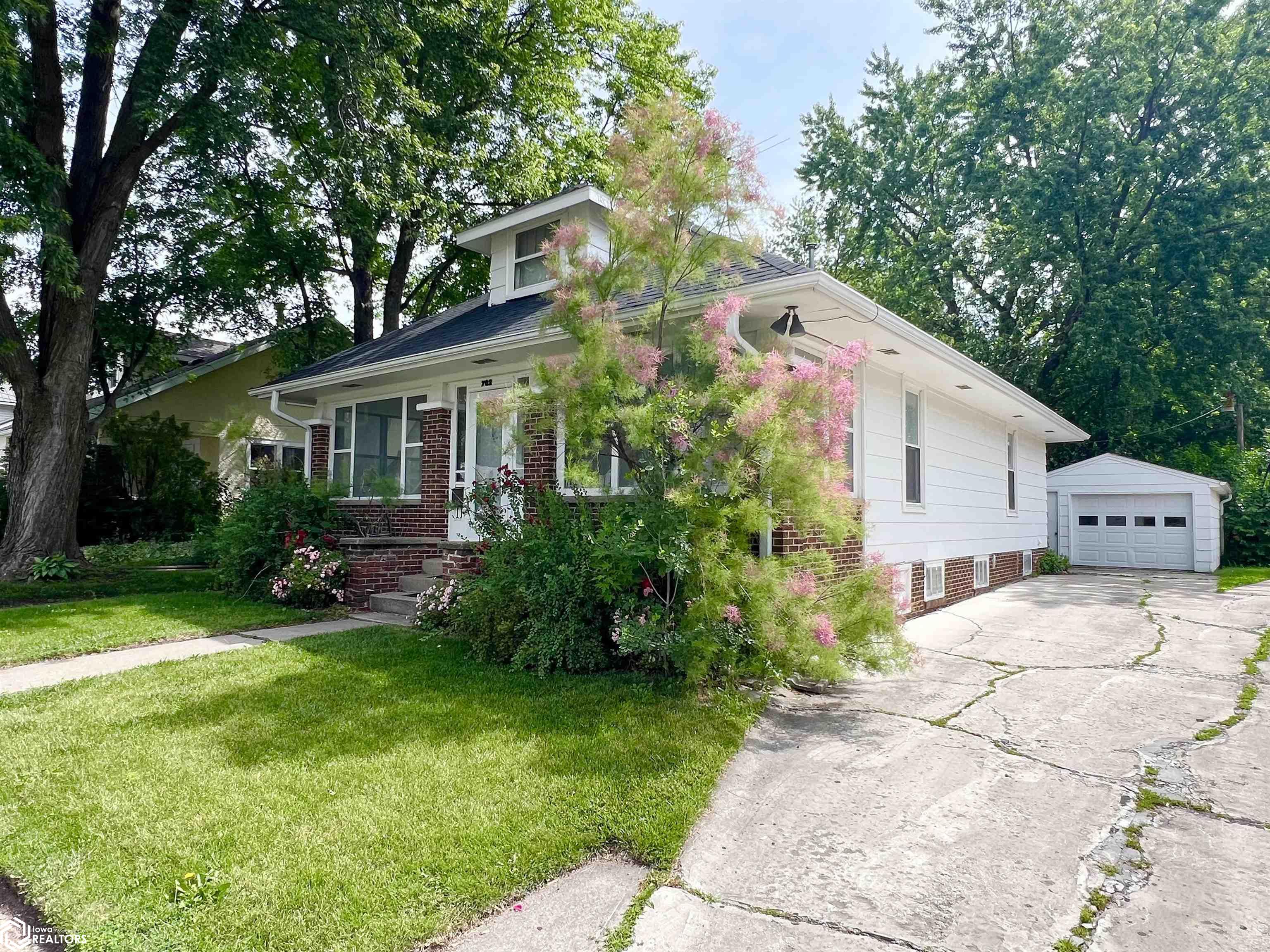 702 W 6th Street, Newton, Iowa image 18