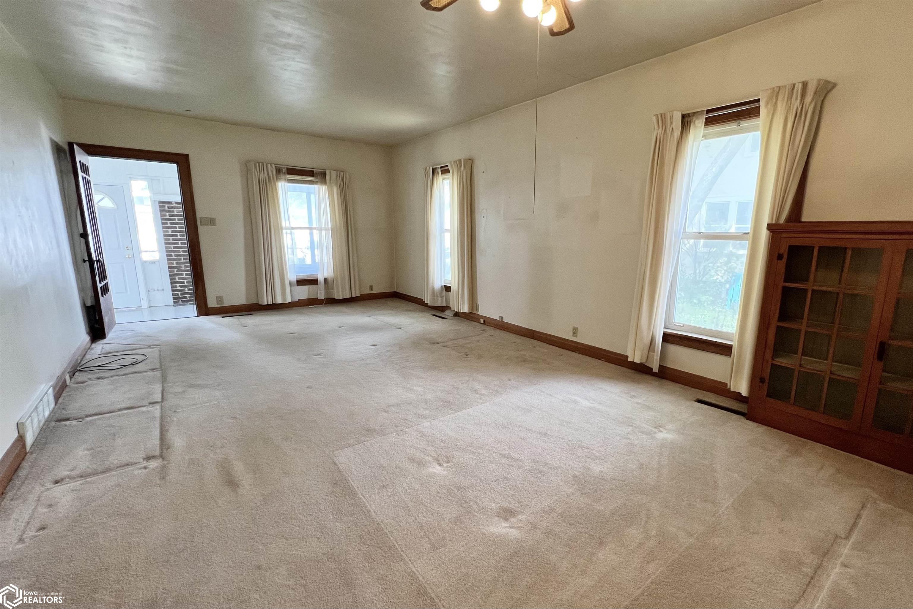 702 W 6th Street, Newton, Iowa image 4