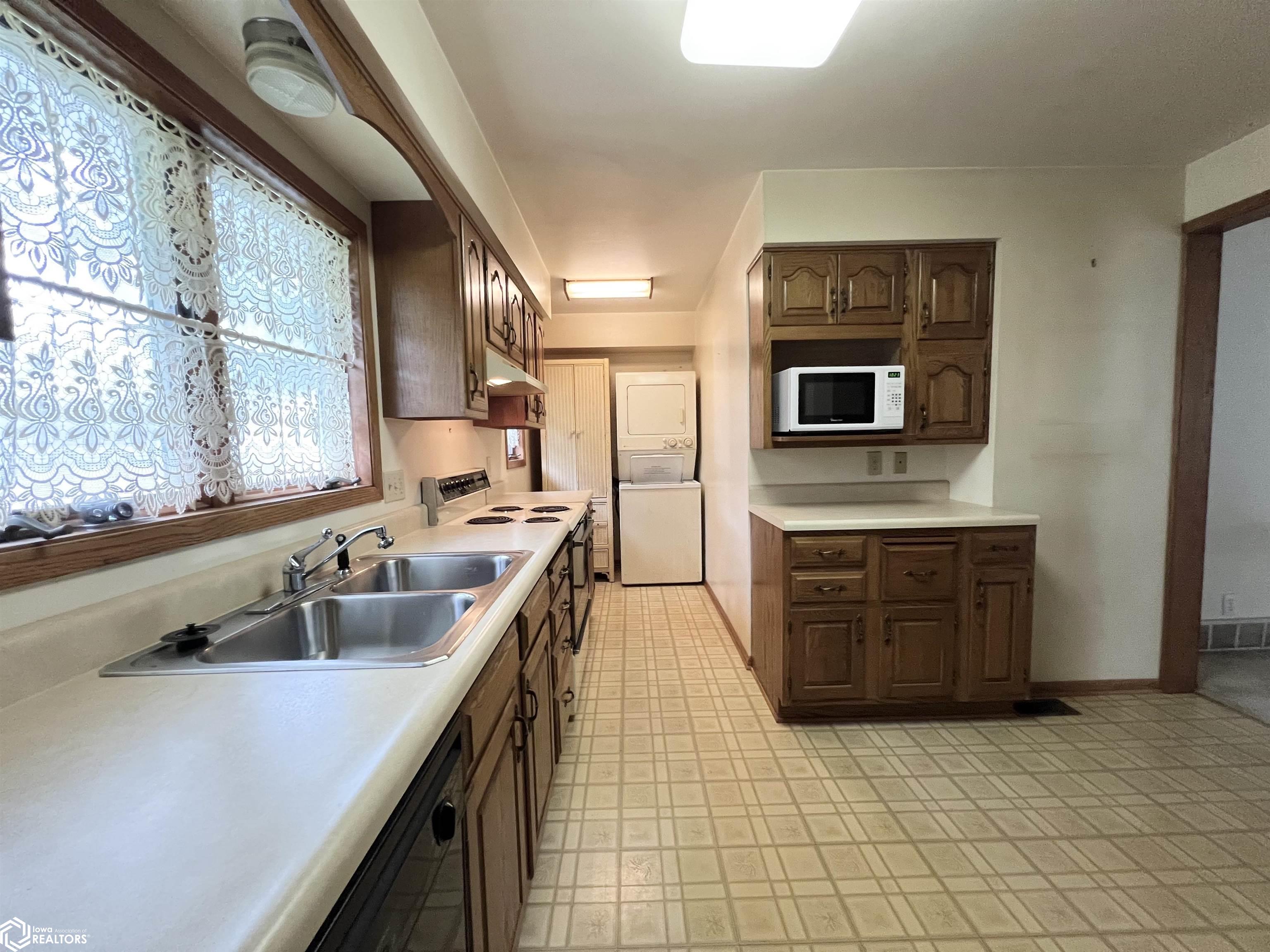 702 W 6th Street, Newton, Iowa image 6