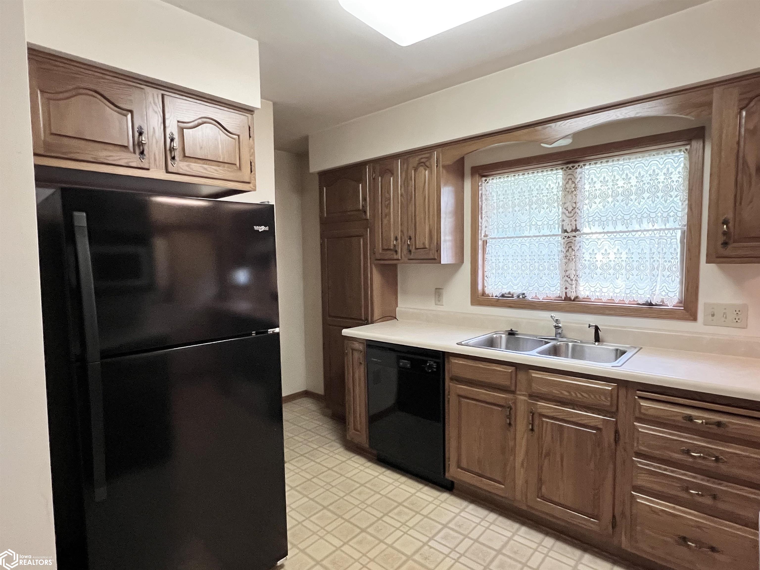702 W 6th Street, Newton, Iowa image 8