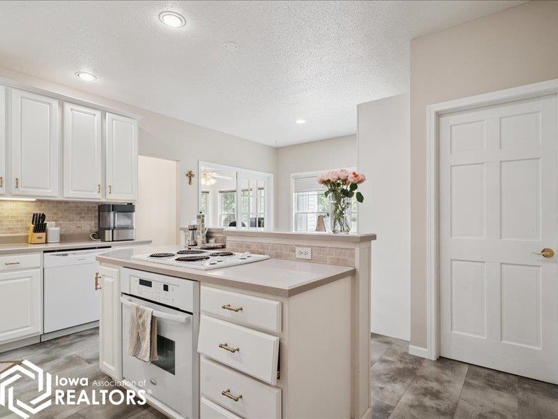 2318 S 4th Street, Burlington, Iowa image 9