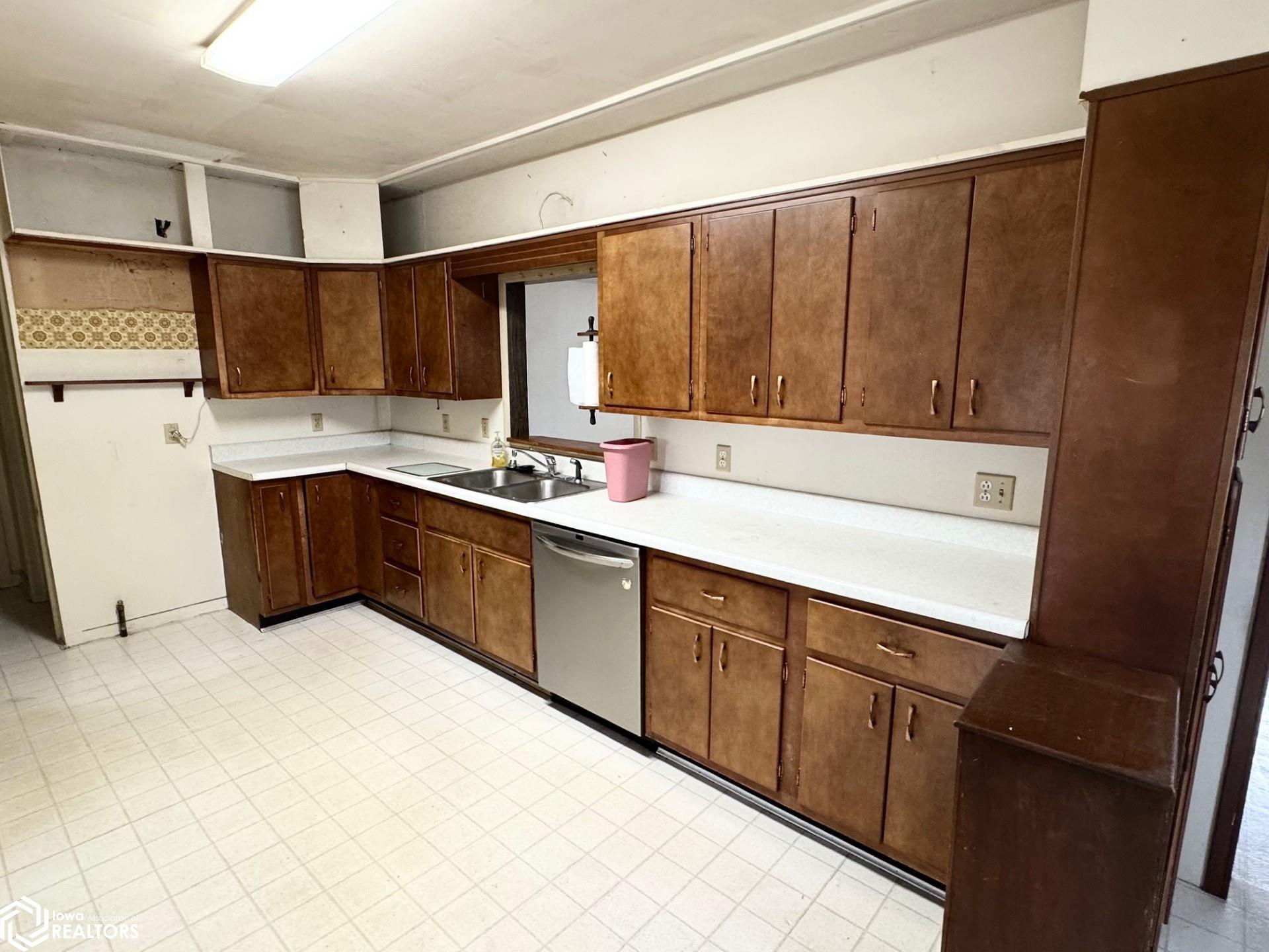 1518 W Main Street, Marshalltown, Iowa image 7