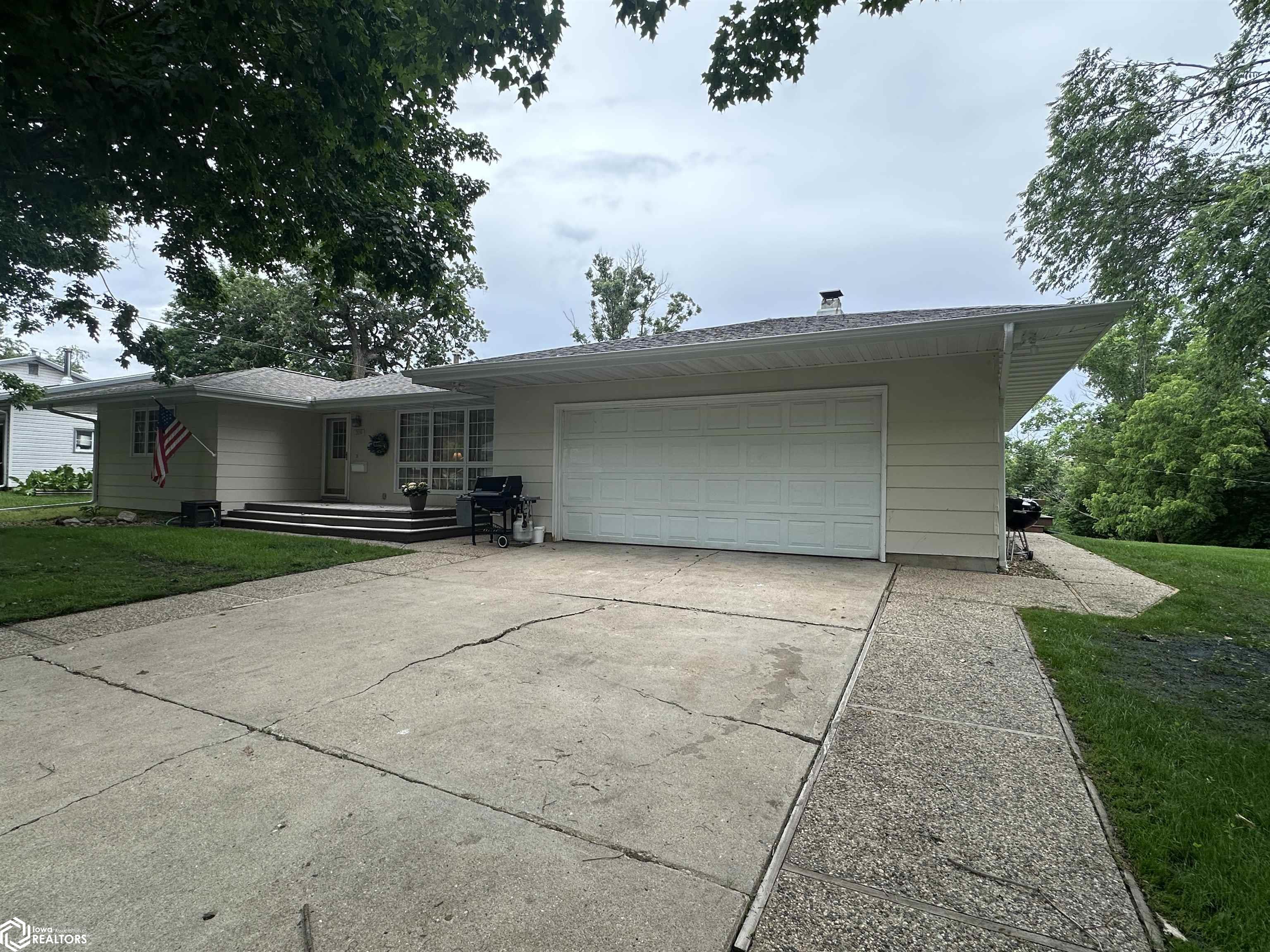 209 Mulford Drive, Iowa Falls, Iowa image 2