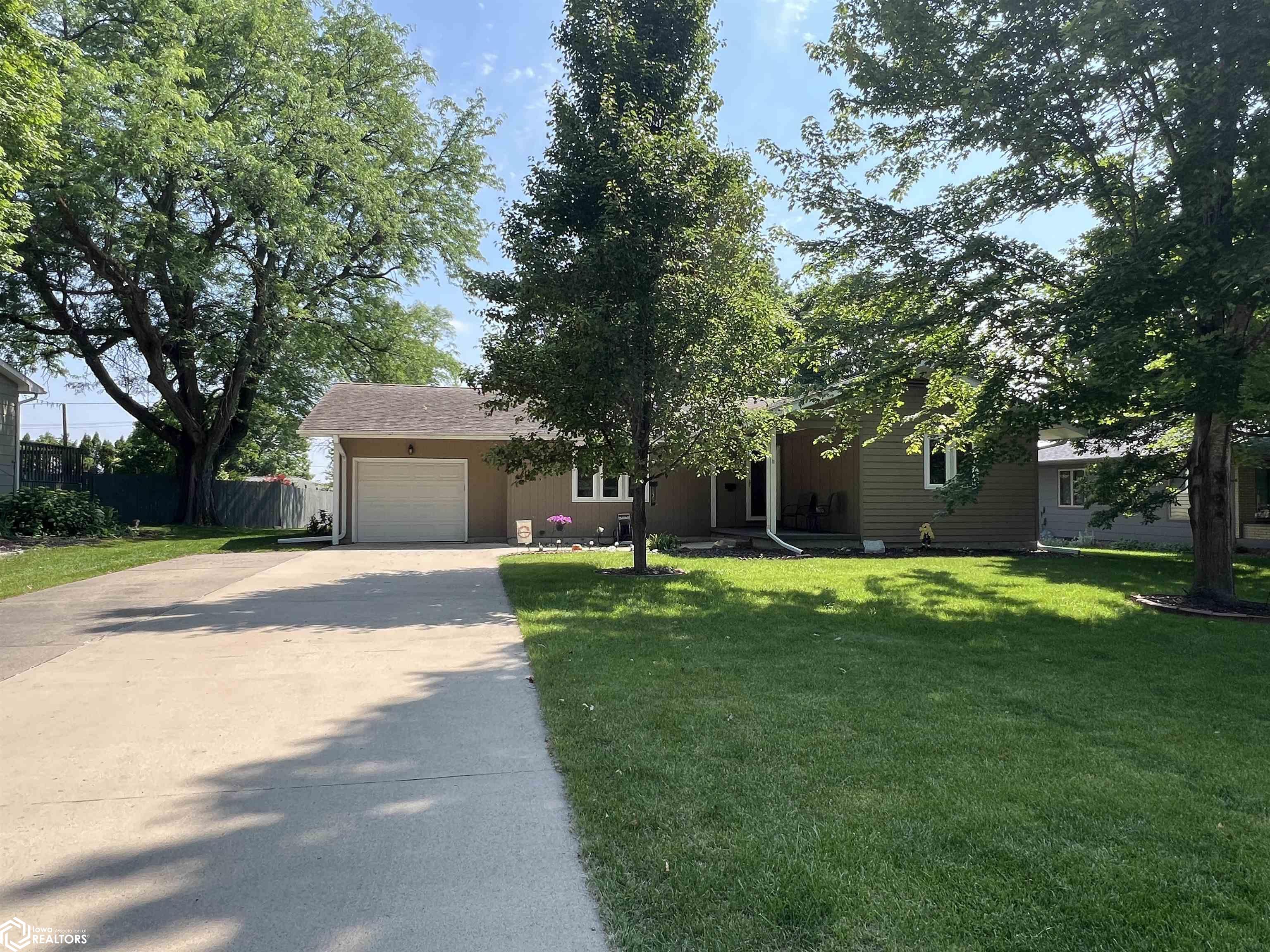 1002 Hillcrest Drive, Fairfield, Iowa image 3