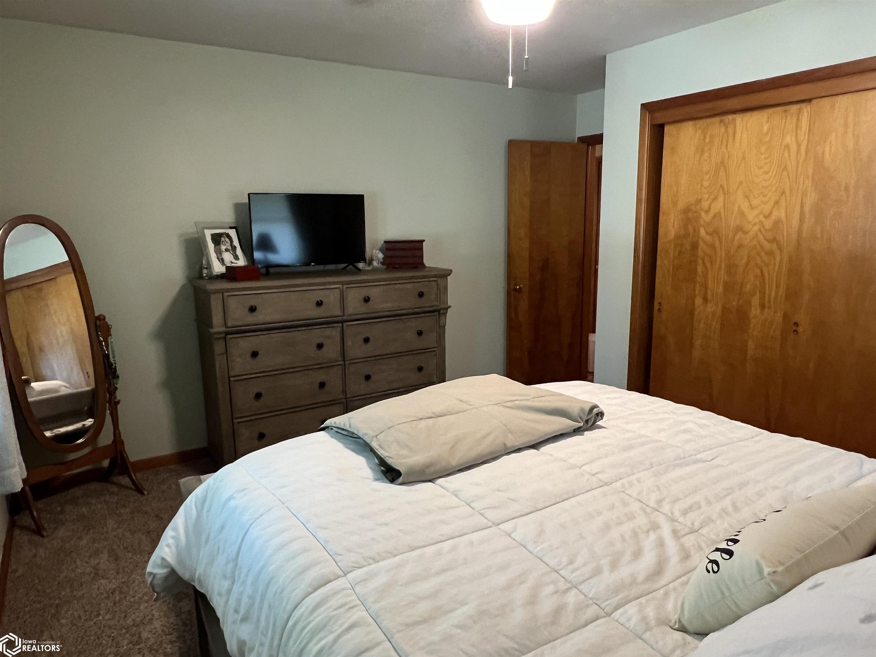 1002 Hillcrest Drive, Fairfield, Iowa image 21