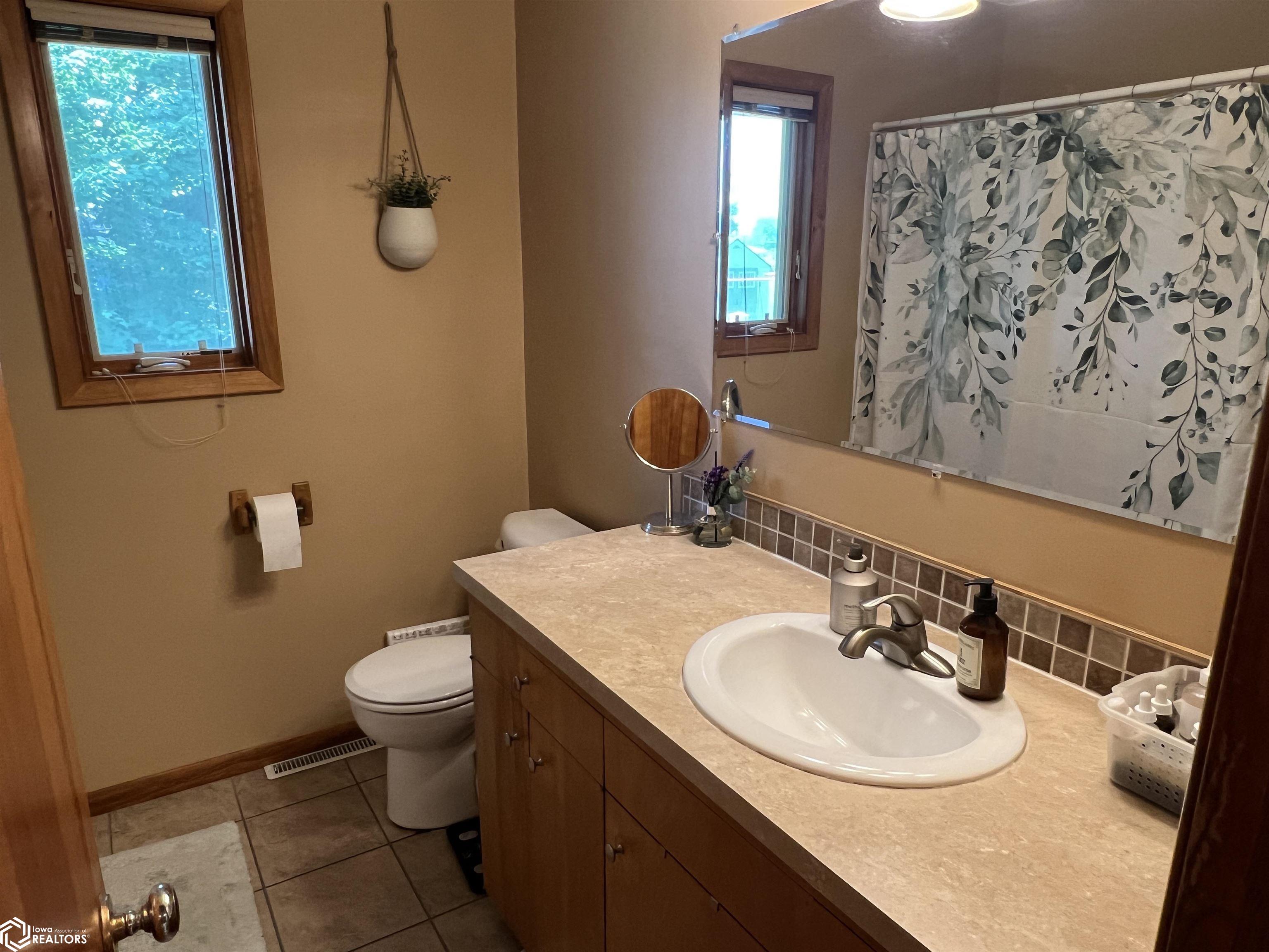 1002 Hillcrest Drive, Fairfield, Iowa image 28