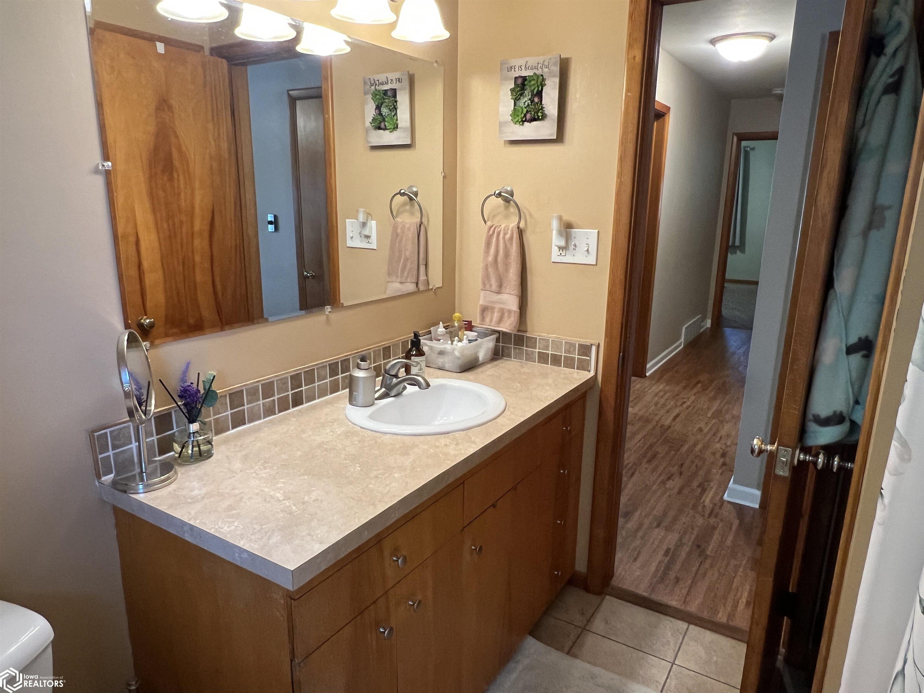 1002 Hillcrest Drive, Fairfield, Iowa image 29