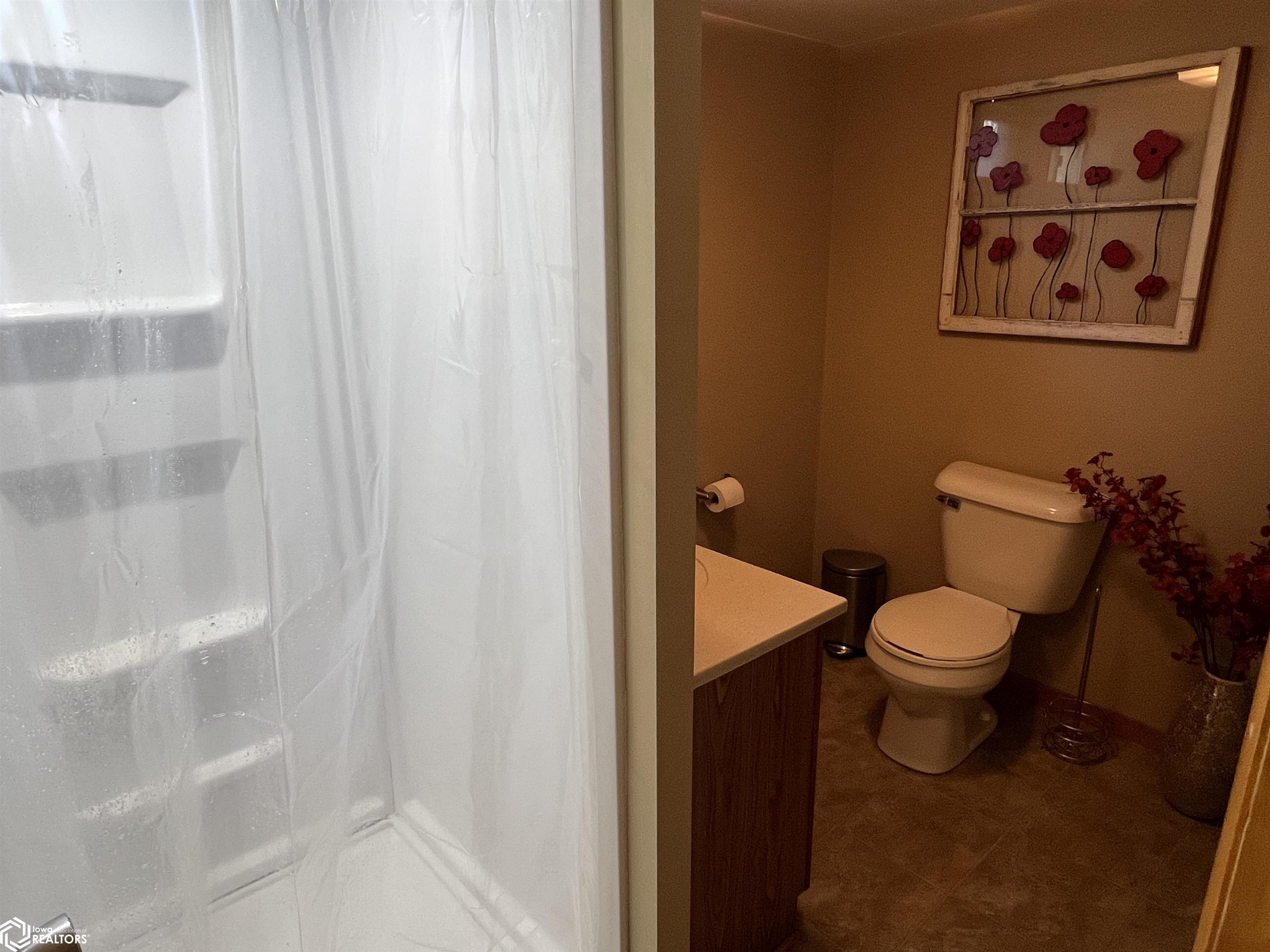1002 Hillcrest Drive, Fairfield, Iowa image 31