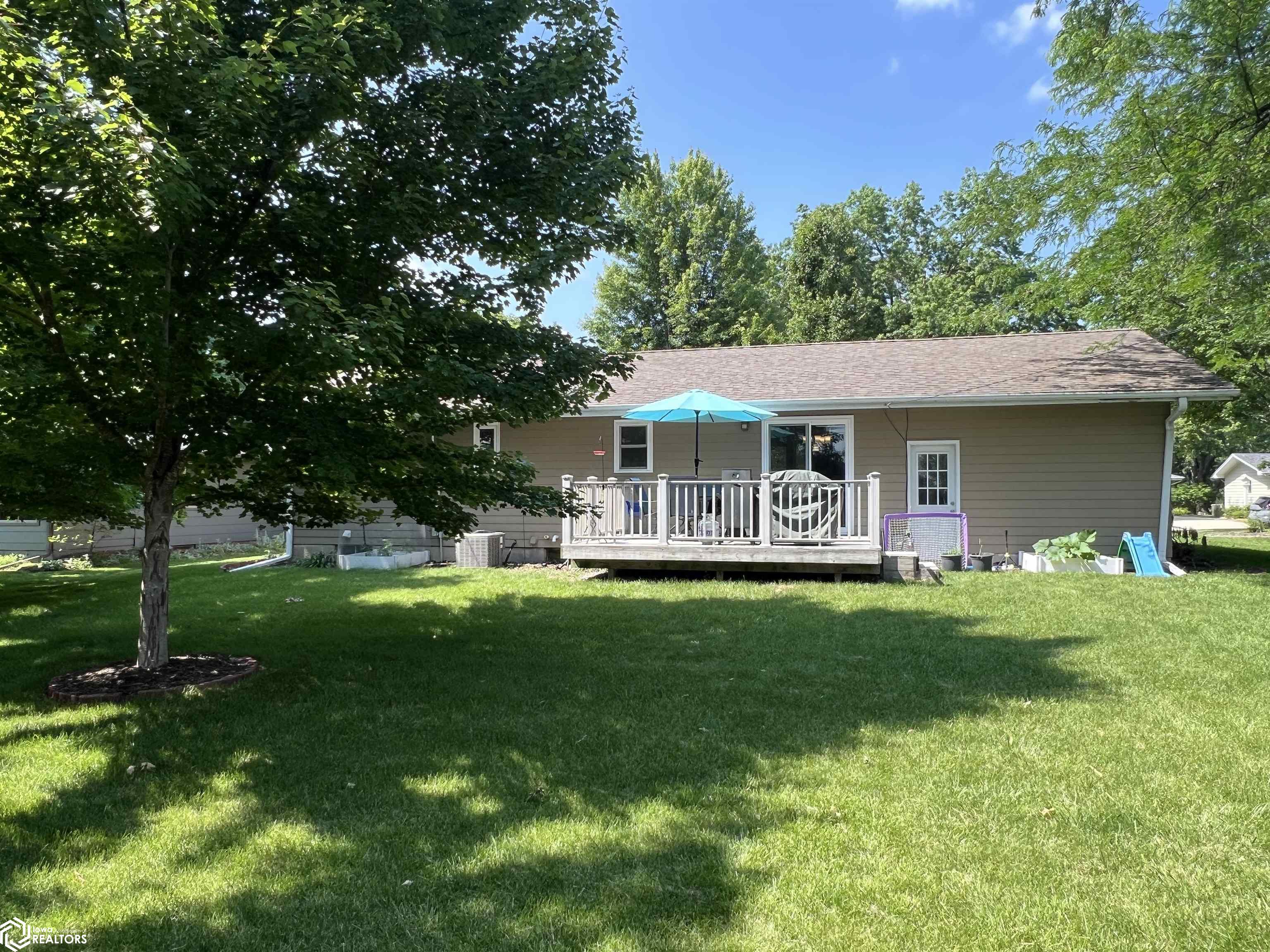 1002 Hillcrest Drive, Fairfield, Iowa image 39