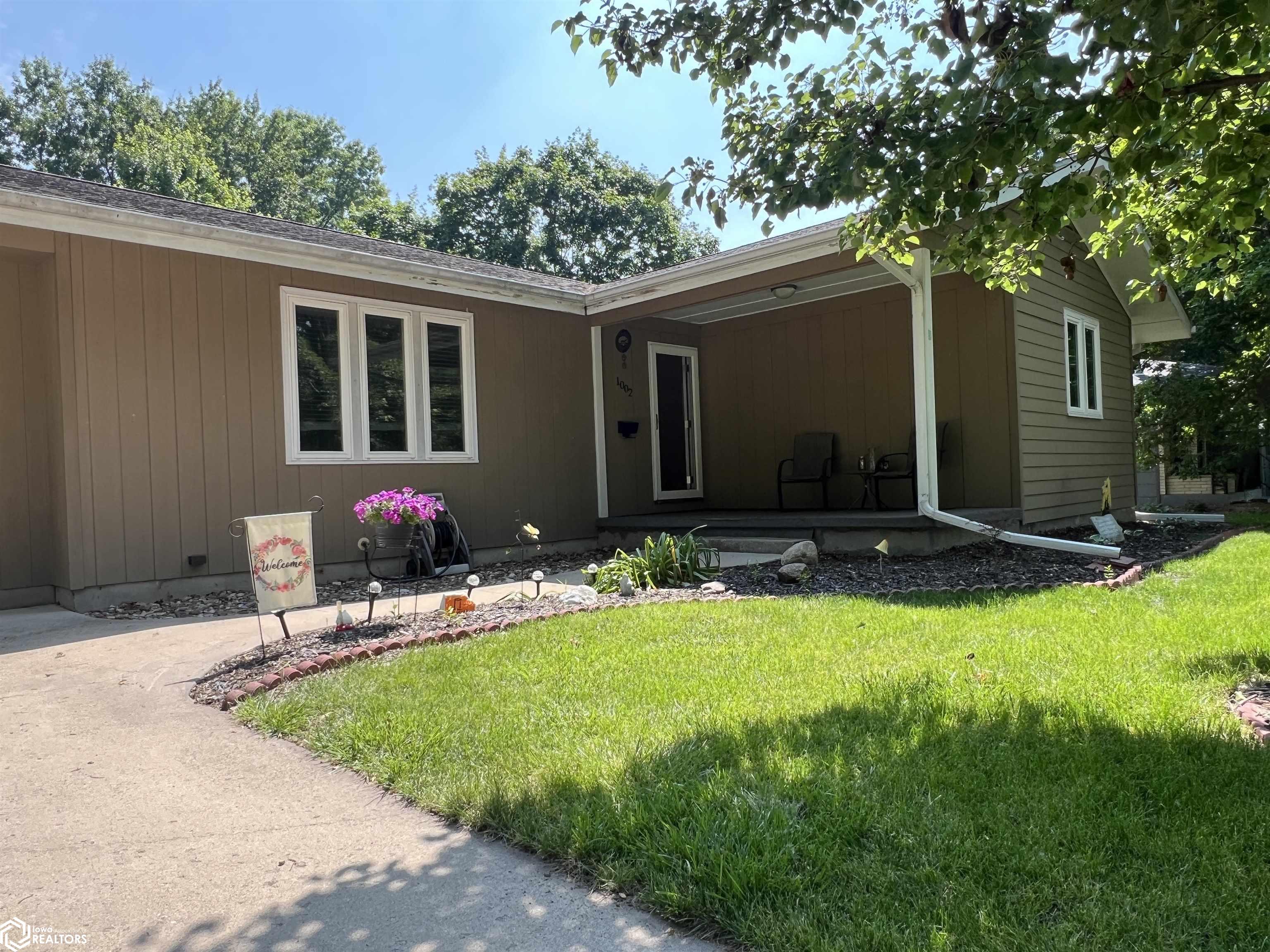 1002 Hillcrest Drive, Fairfield, Iowa image 5