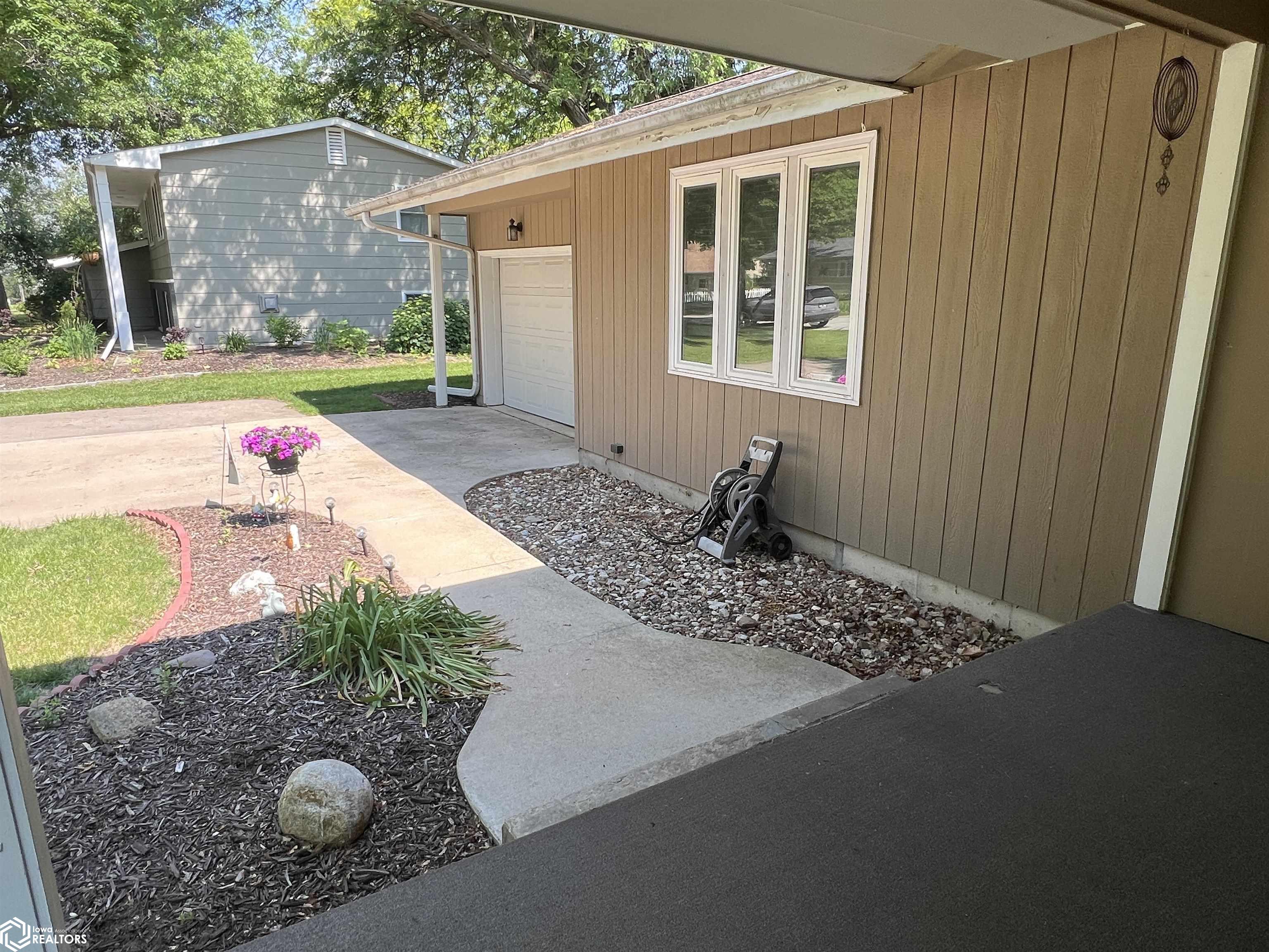 1002 Hillcrest Drive, Fairfield, Iowa image 7
