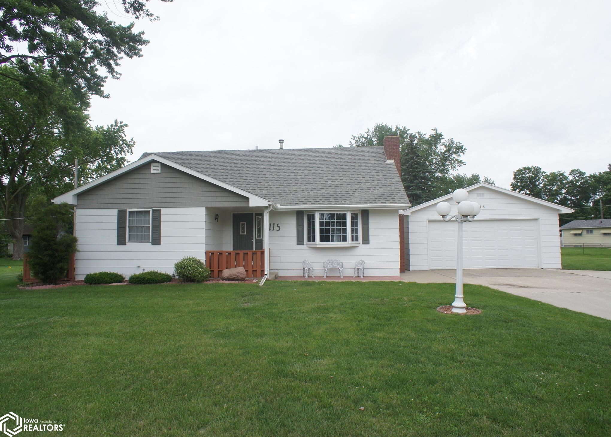 115 Parkview Drive, Webster City, Iowa image 1