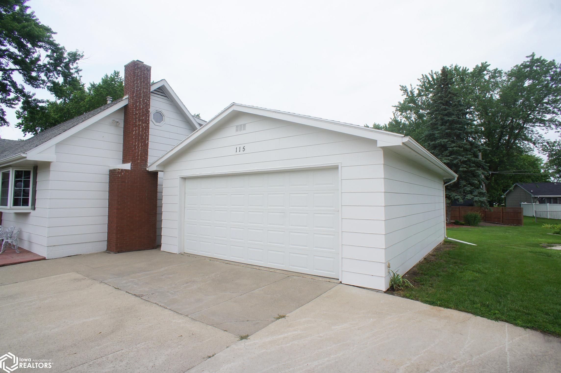 115 Parkview Drive, Webster City, Iowa image 39