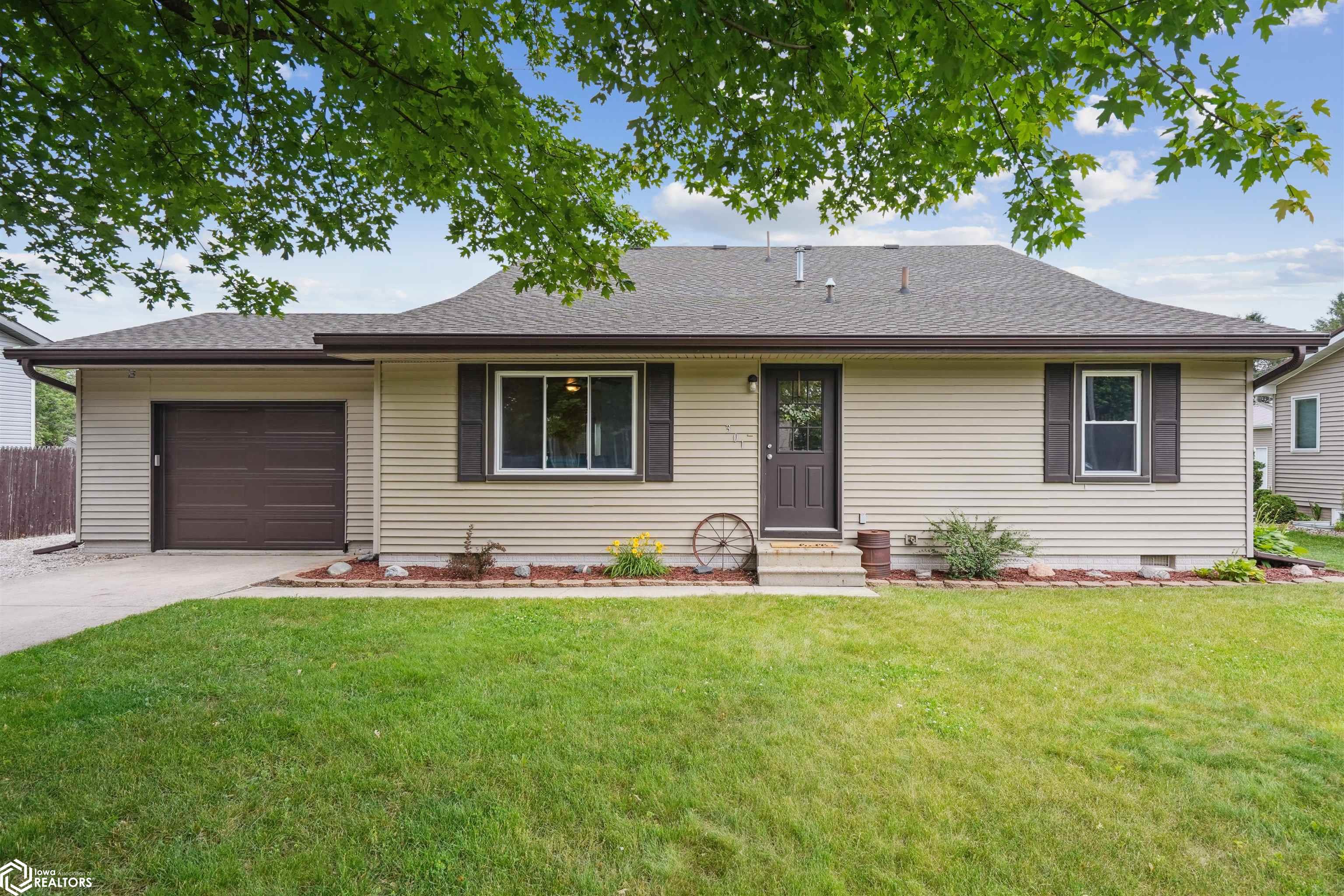 301 Maple Avenue, Nevada, Iowa image 1