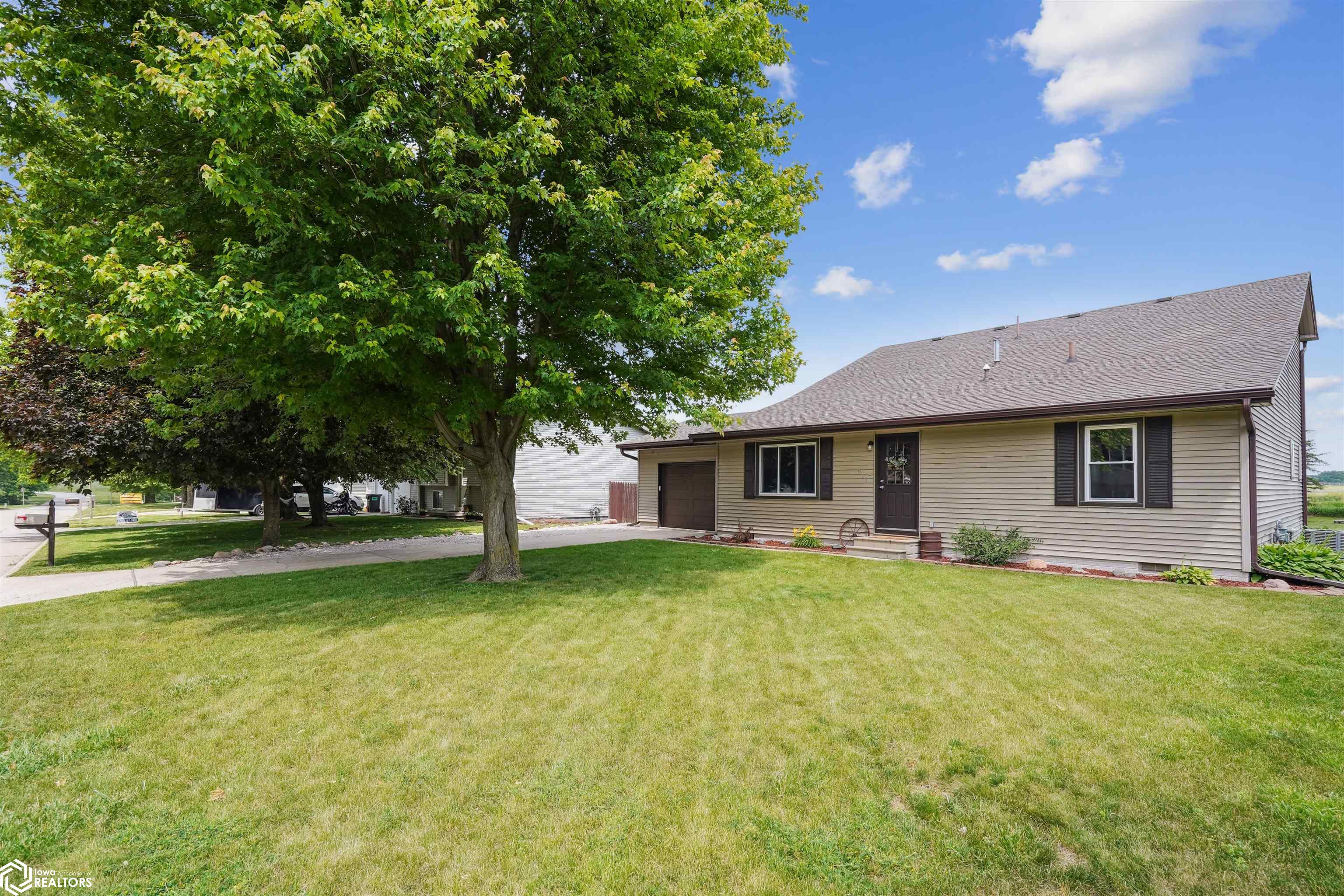 301 Maple Avenue, Nevada, Iowa image 2