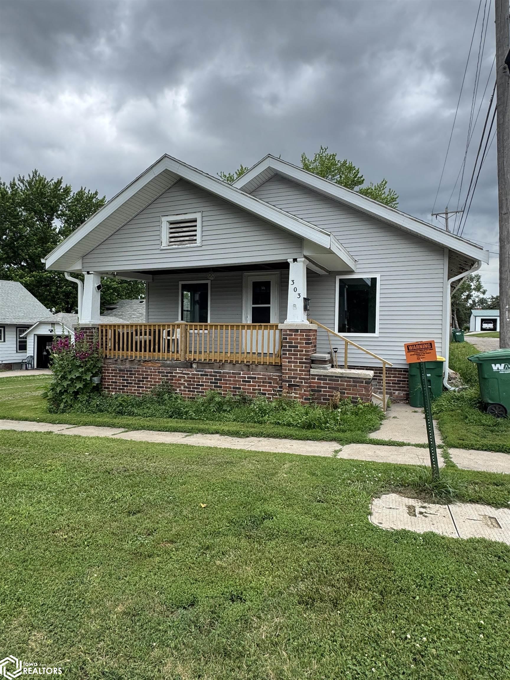 303 W Mills Street, Creston, Iowa image 1