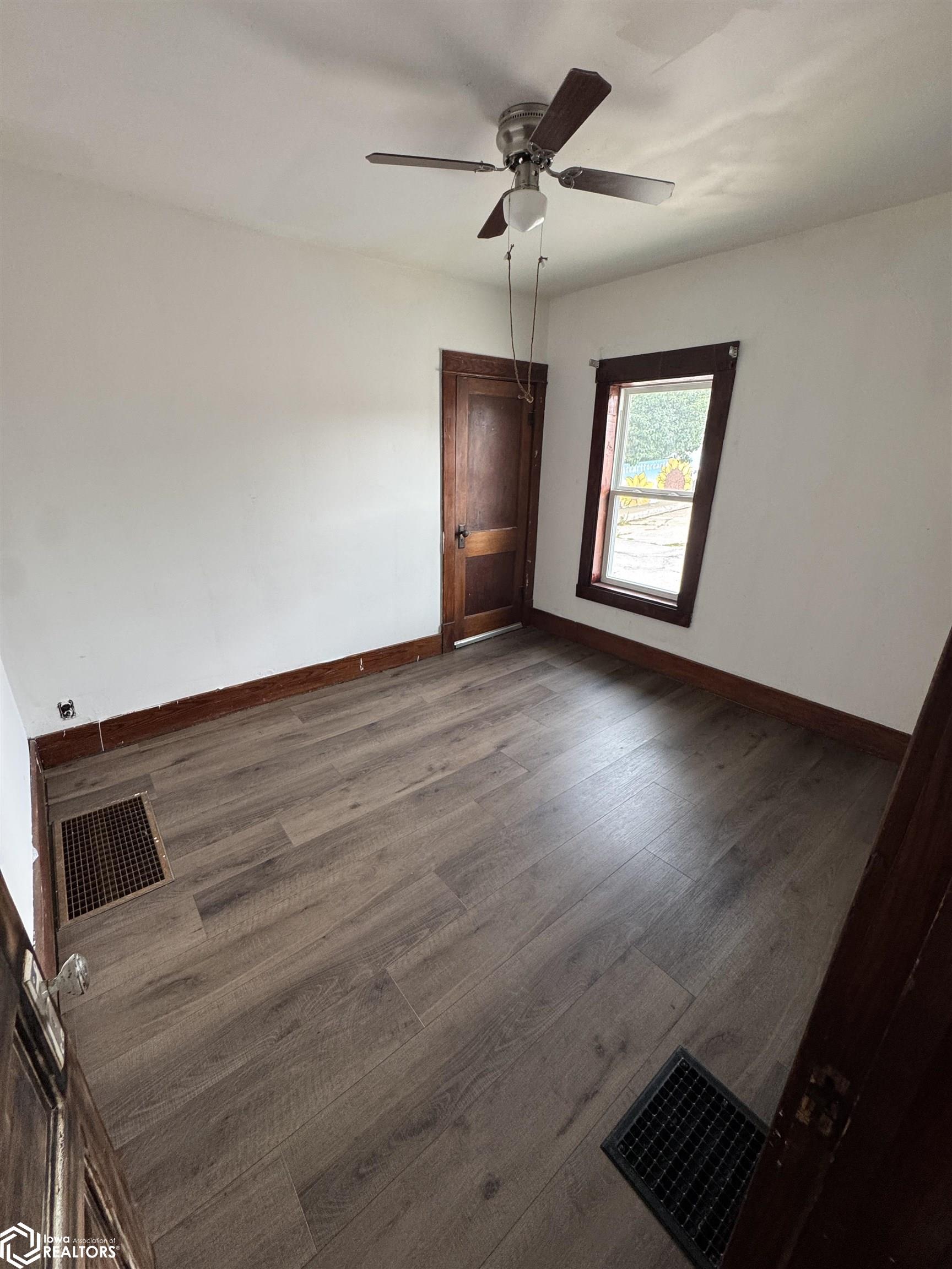 303 W Mills Street, Creston, Iowa image 12