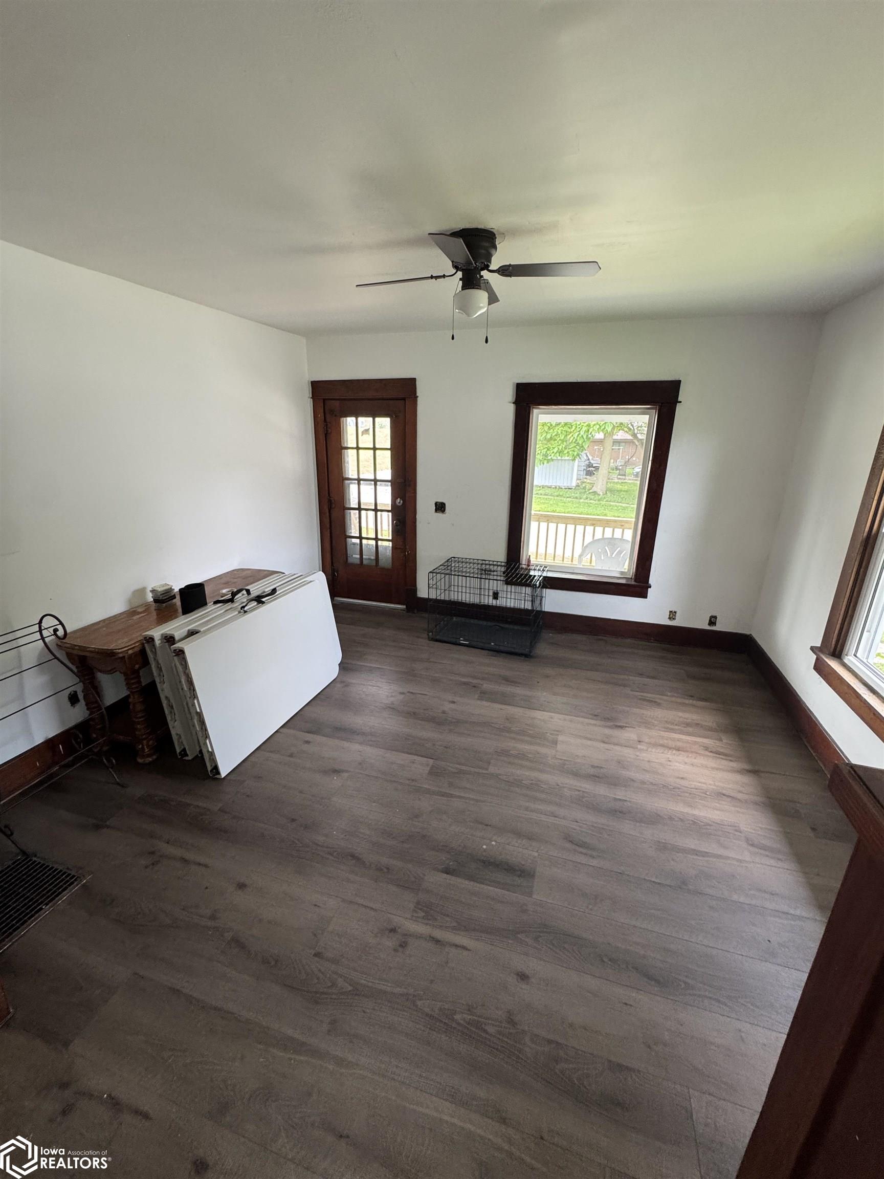 303 W Mills Street, Creston, Iowa image 5