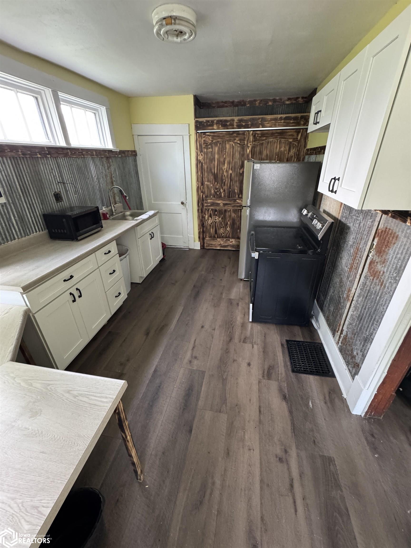 303 W Mills Street, Creston, Iowa image 6