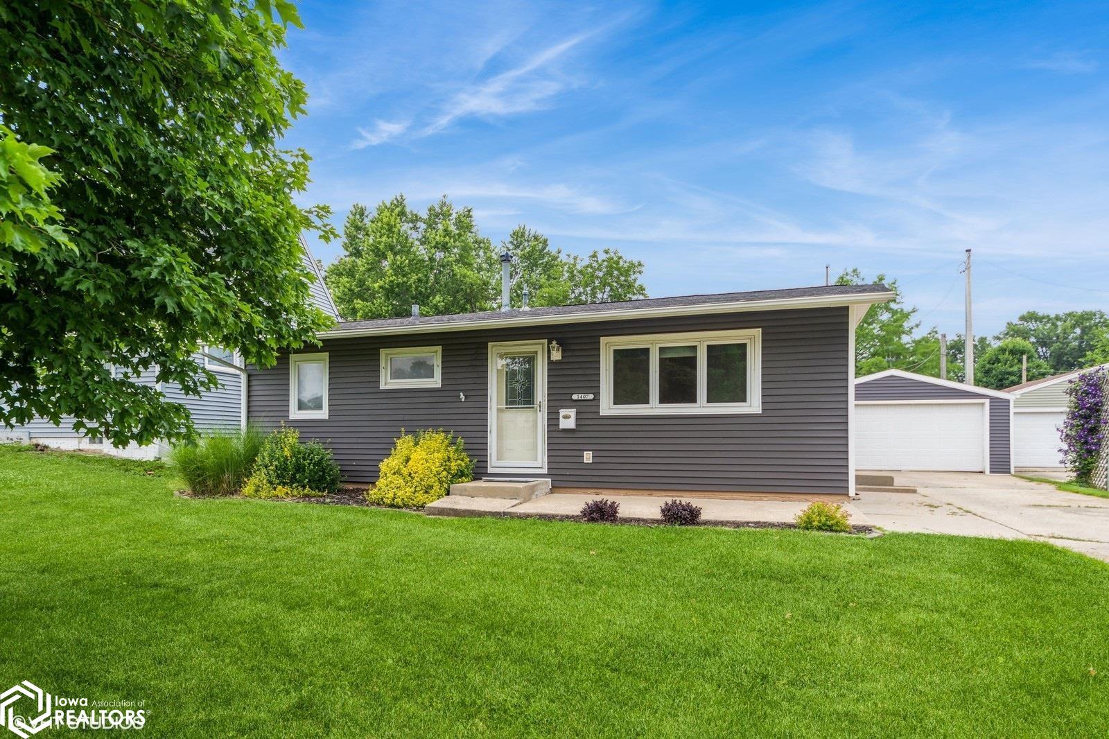 1407 W Boone Street, Marshalltown, Iowa image 1