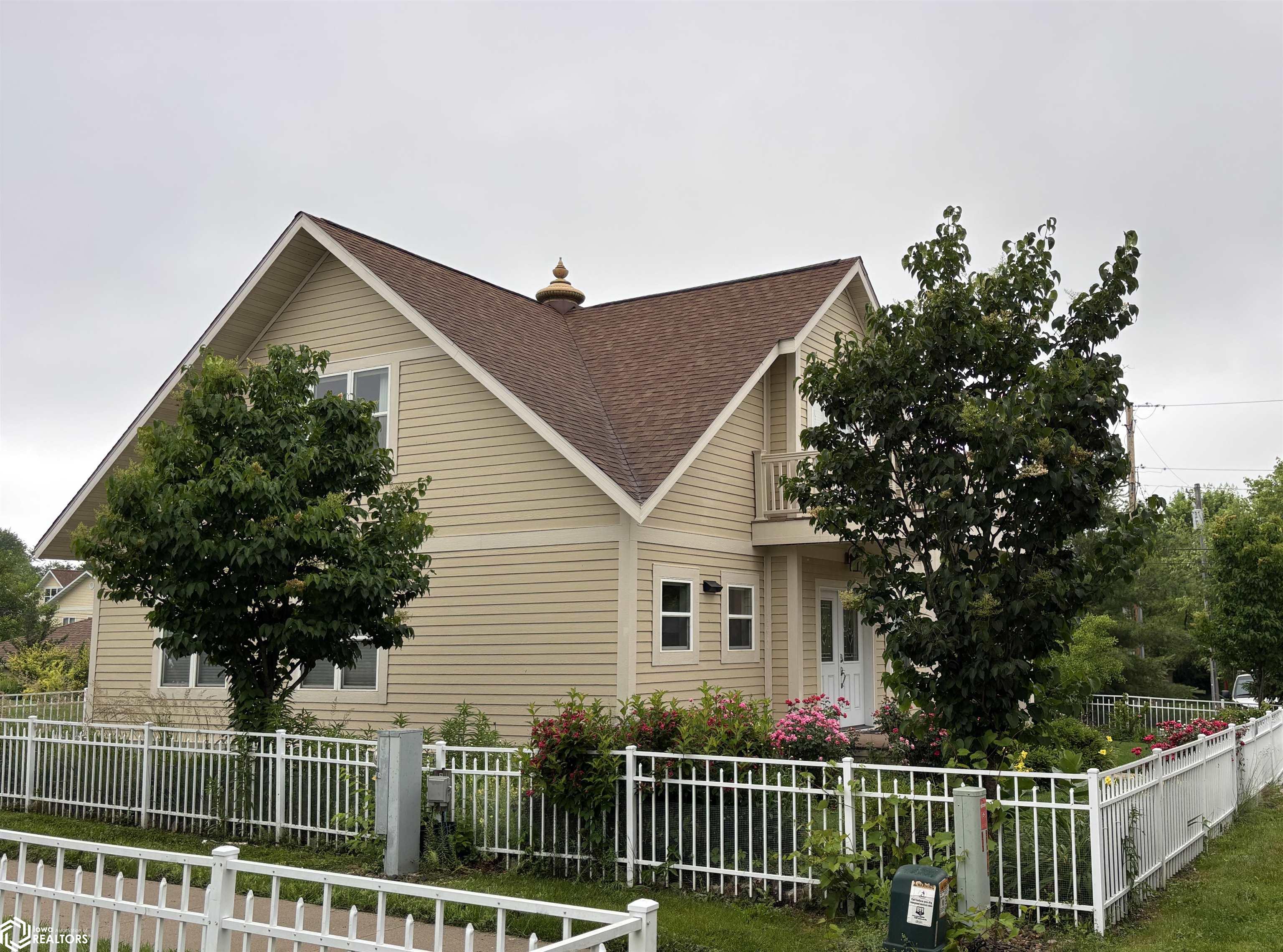 50 E Golden Lane, Fairfield, Iowa image 2
