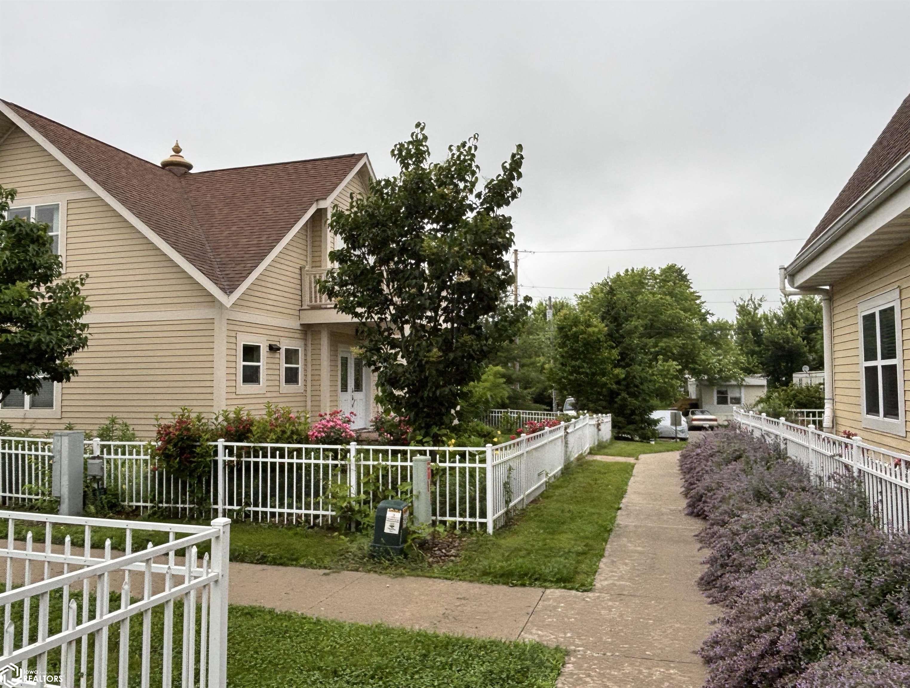 50 E Golden Lane, Fairfield, Iowa image 3