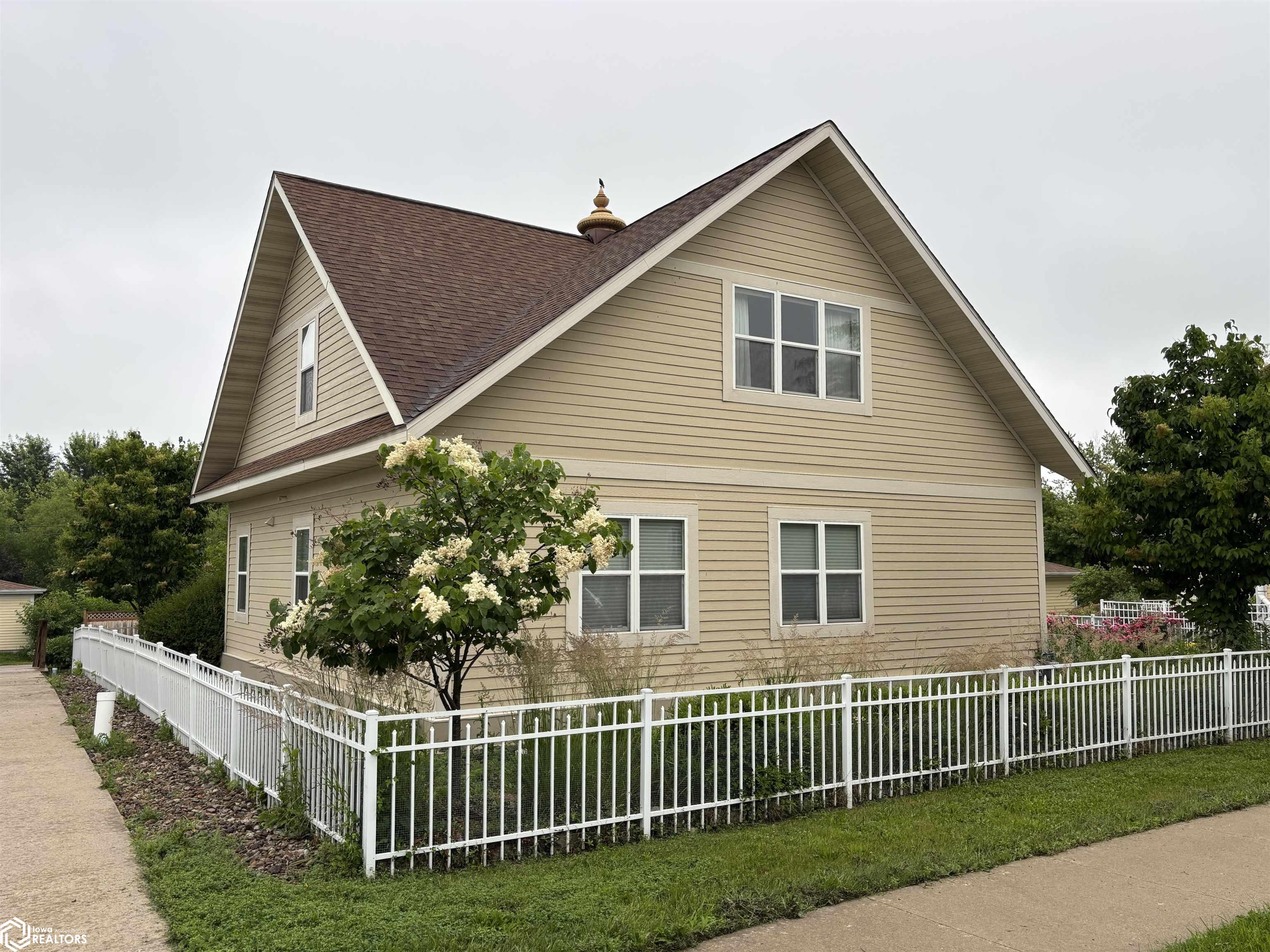 50 E Golden Lane, Fairfield, Iowa image 5