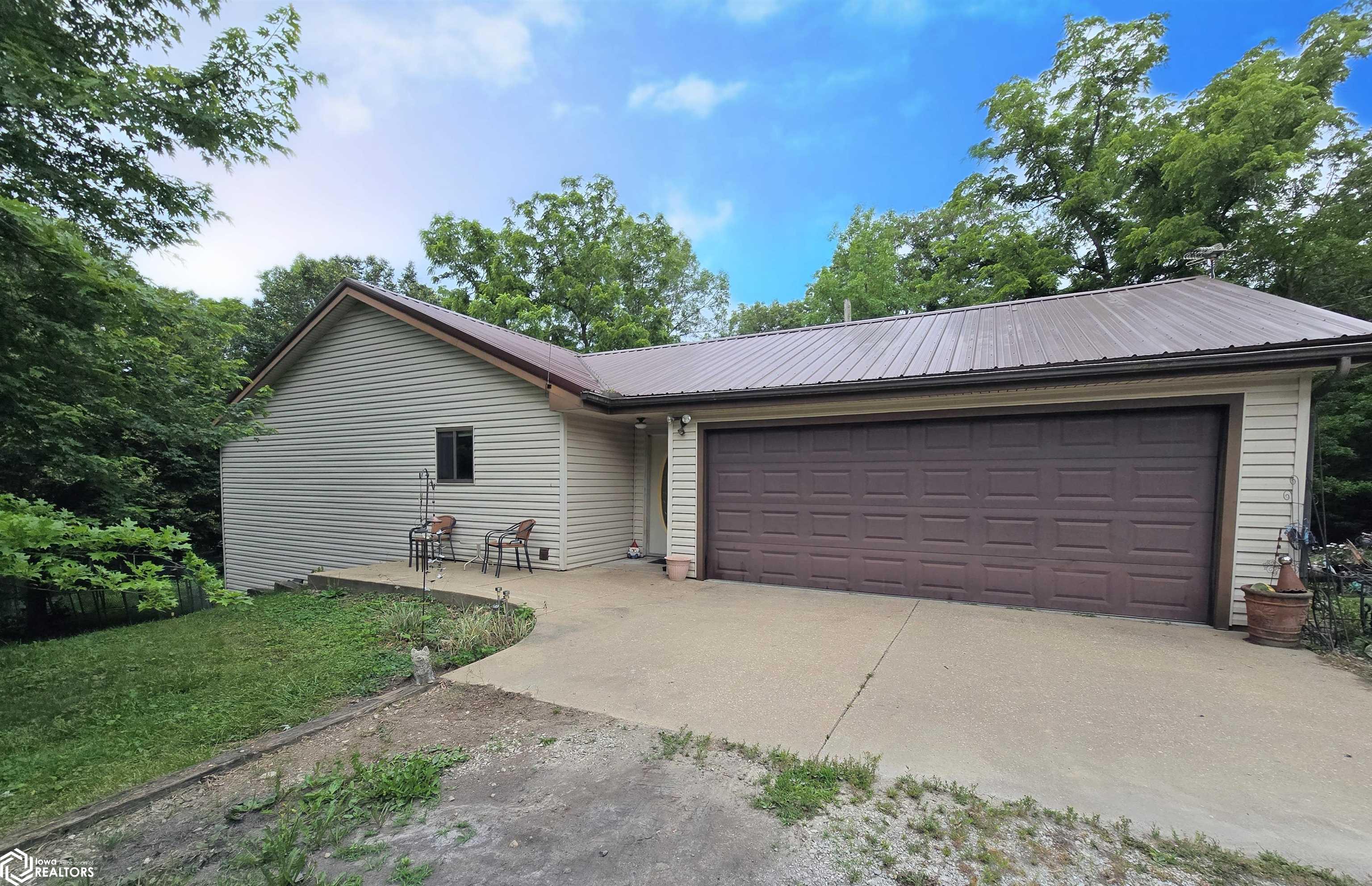 375 S 6th Street, Hamilton, Illinois image 2