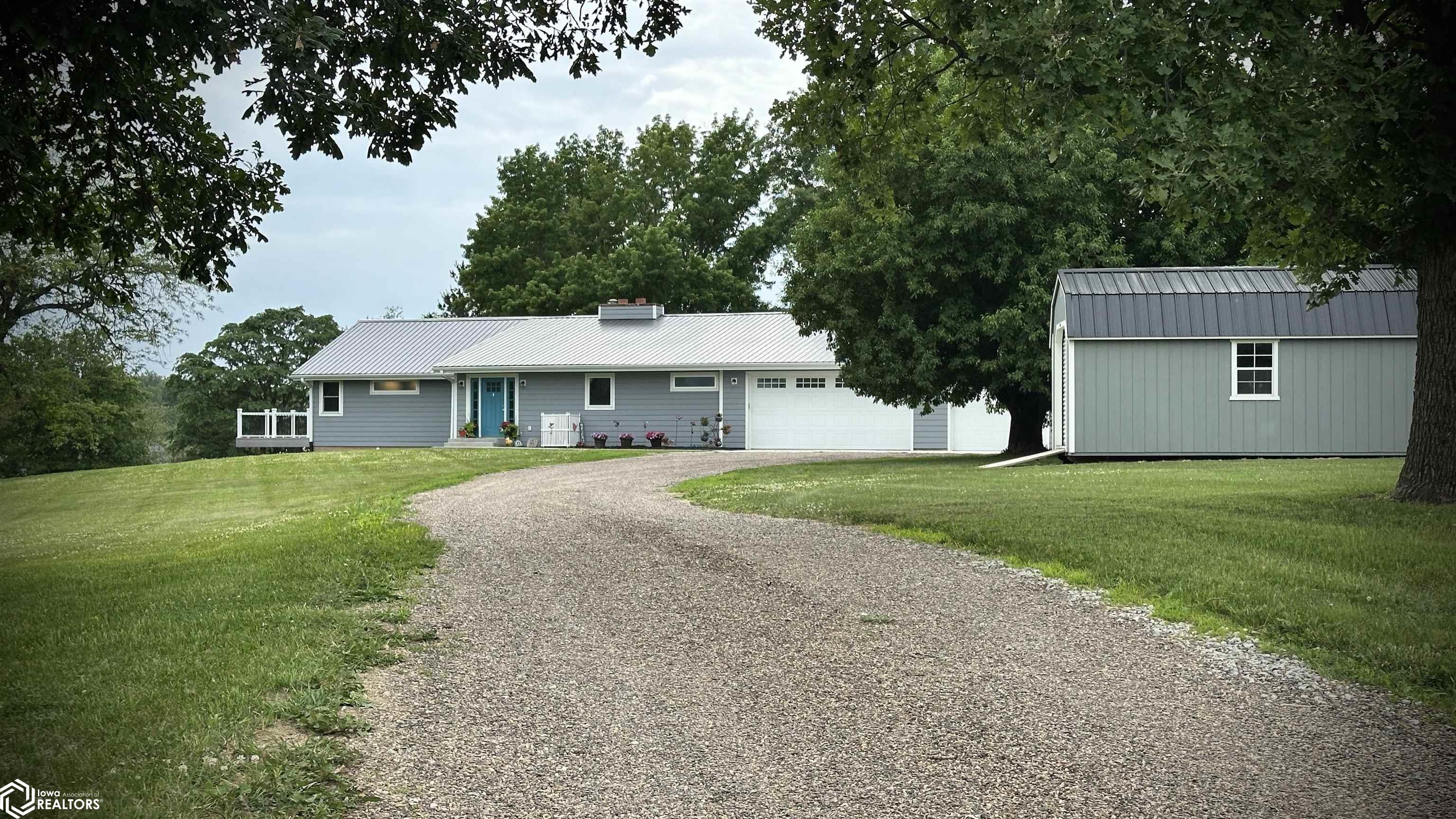 2451 Newport Avenue, Oskaloosa, Iowa image 2