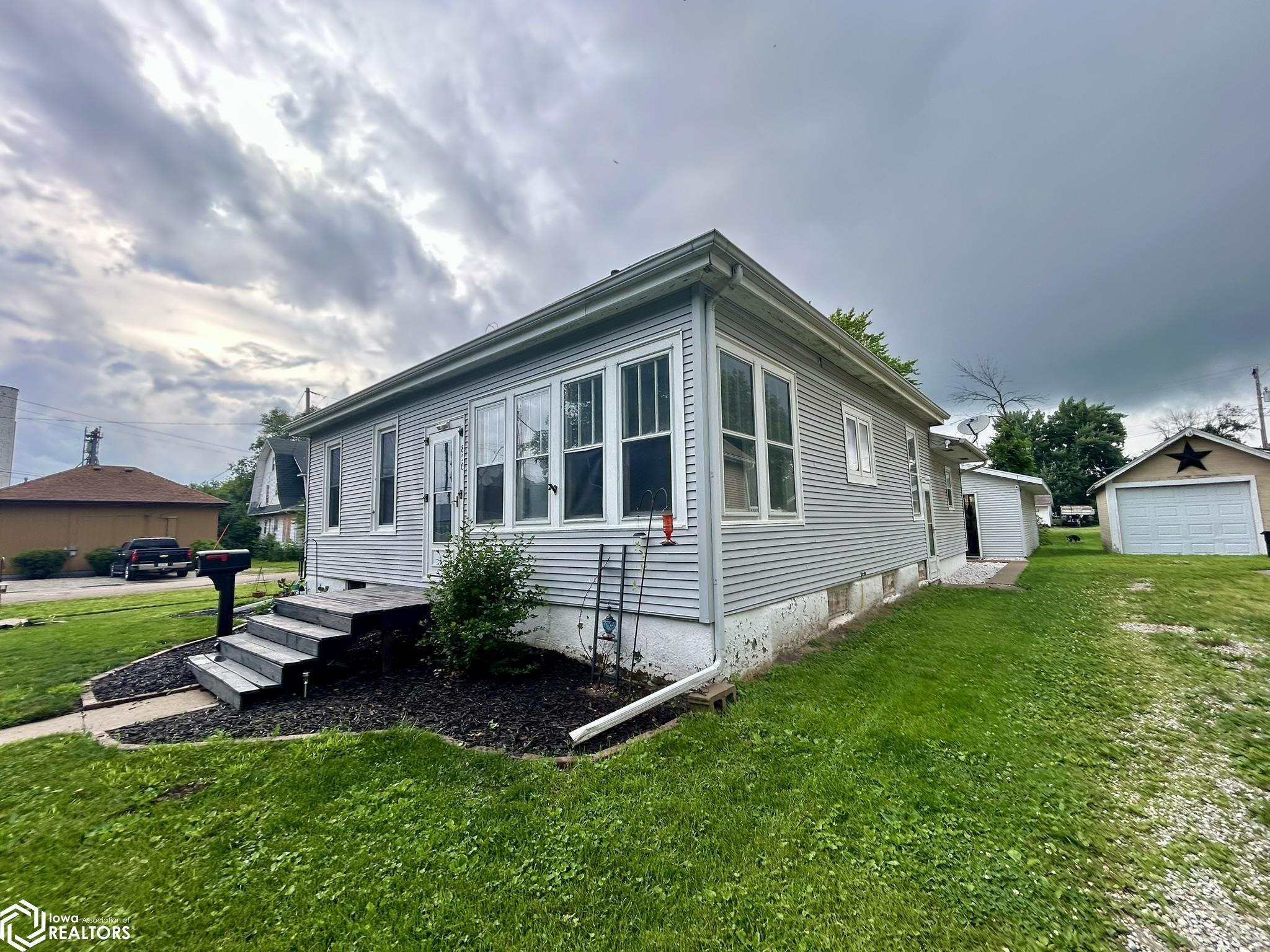 856 Franklin Street, Wapello, Iowa image 3