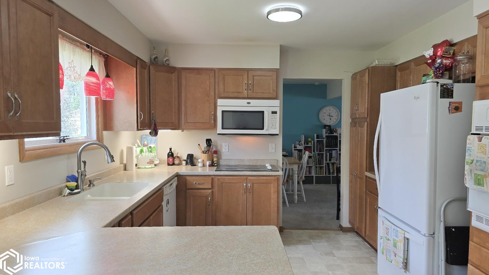 320 W 8th Street, Garner, Iowa image 2