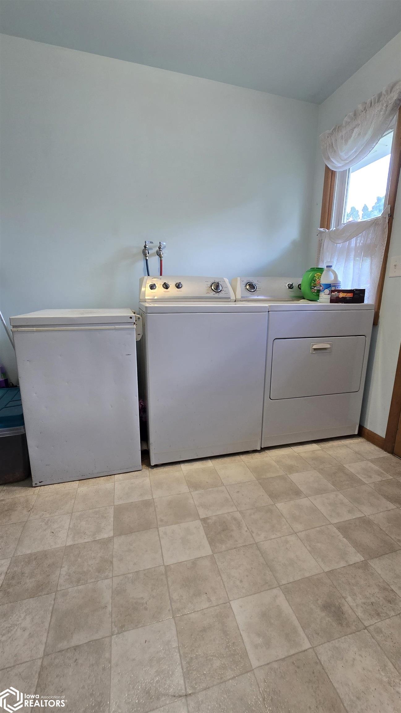 320 W 8th Street, Garner, Iowa image 12