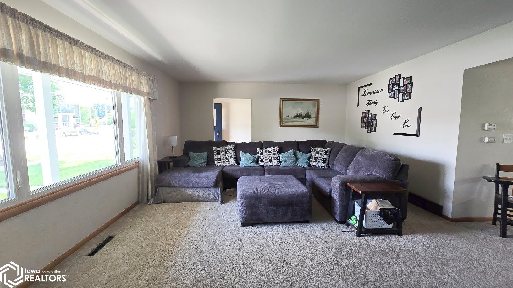 320 W 8th Street, Garner, Iowa image 7