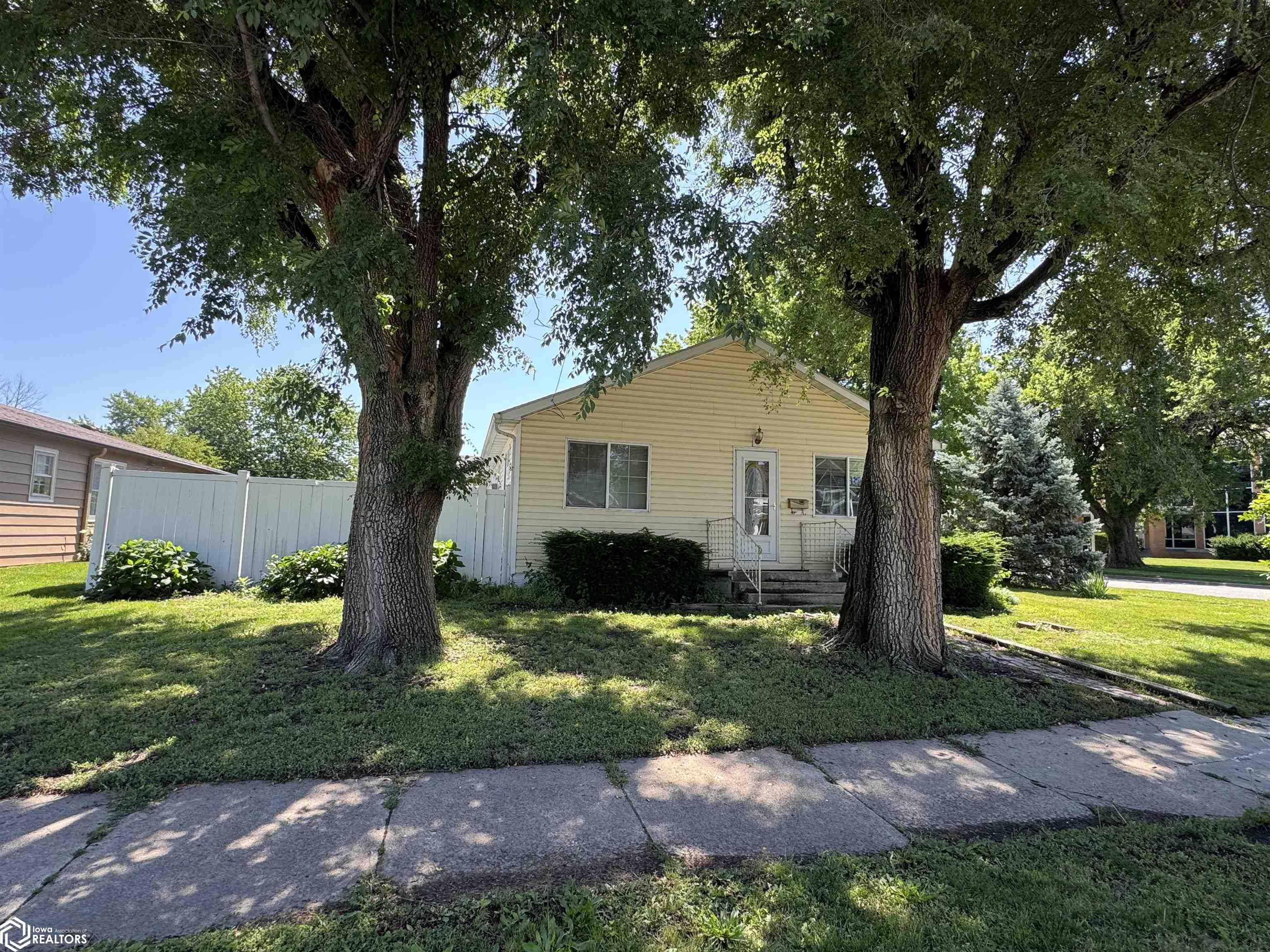 927 Drake Avenue, Centerville, Iowa image 2