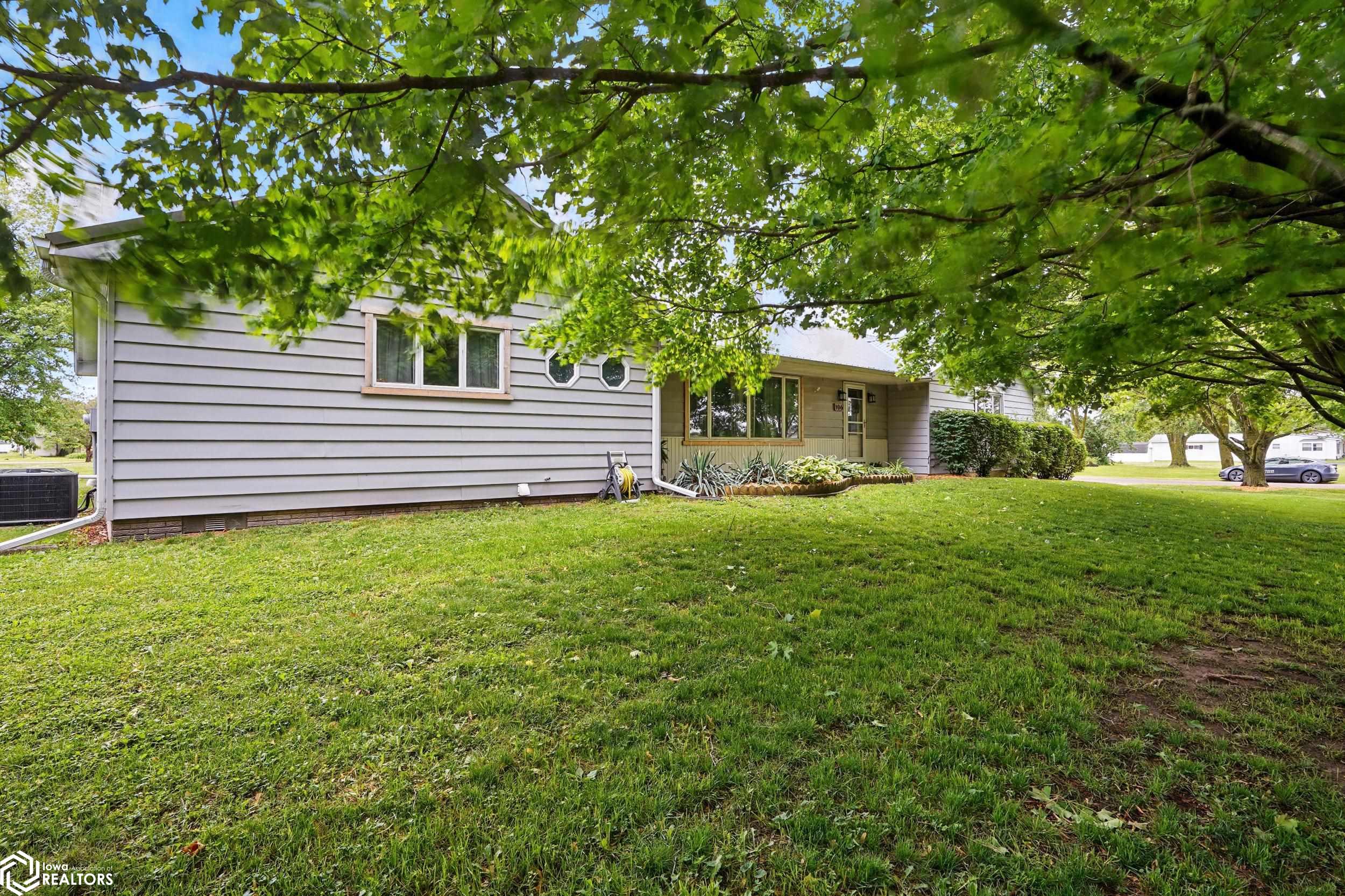 106 S Farmer Street, Brighton, Iowa image 2