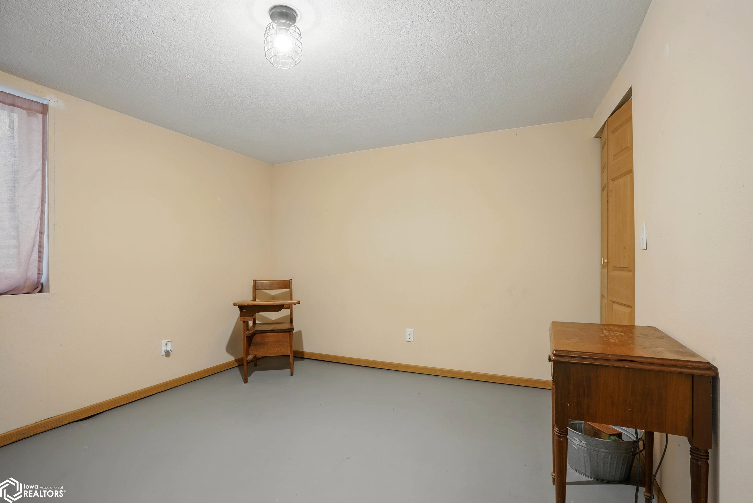 106 S Farmer Street, Brighton, Iowa image 35