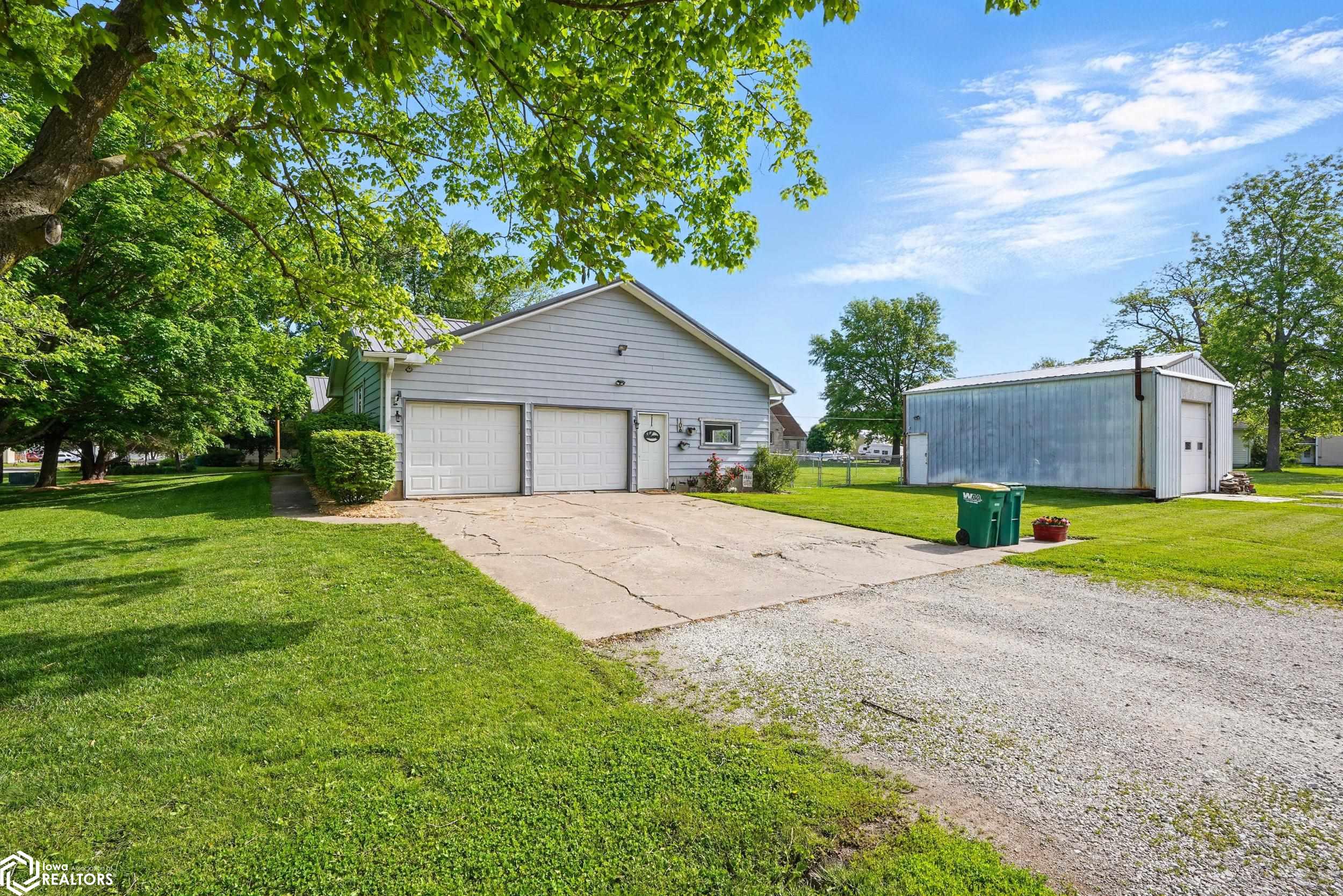 106 S Farmer Street, Brighton, Iowa image 41