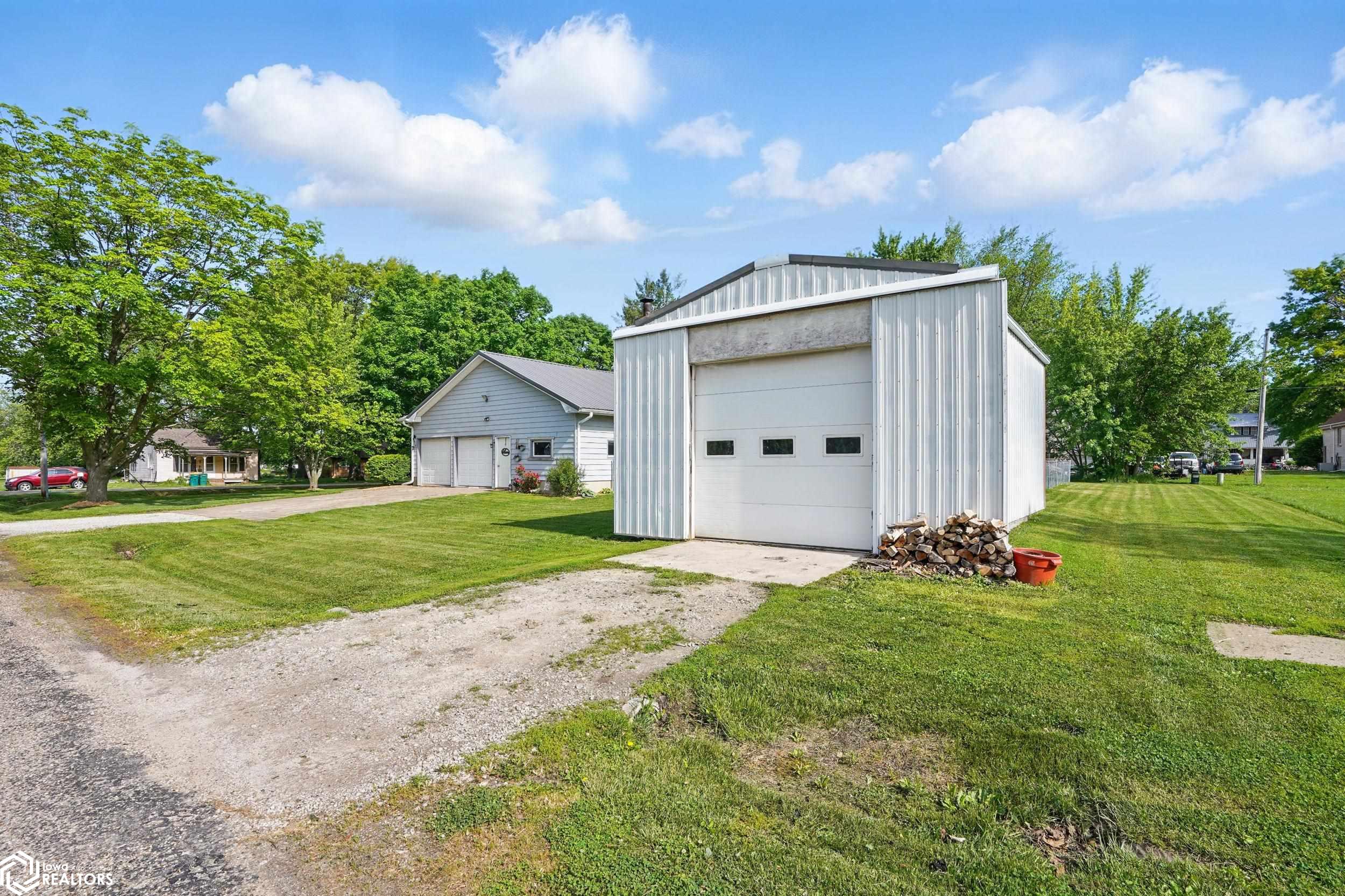 106 S Farmer Street, Brighton, Iowa image 42