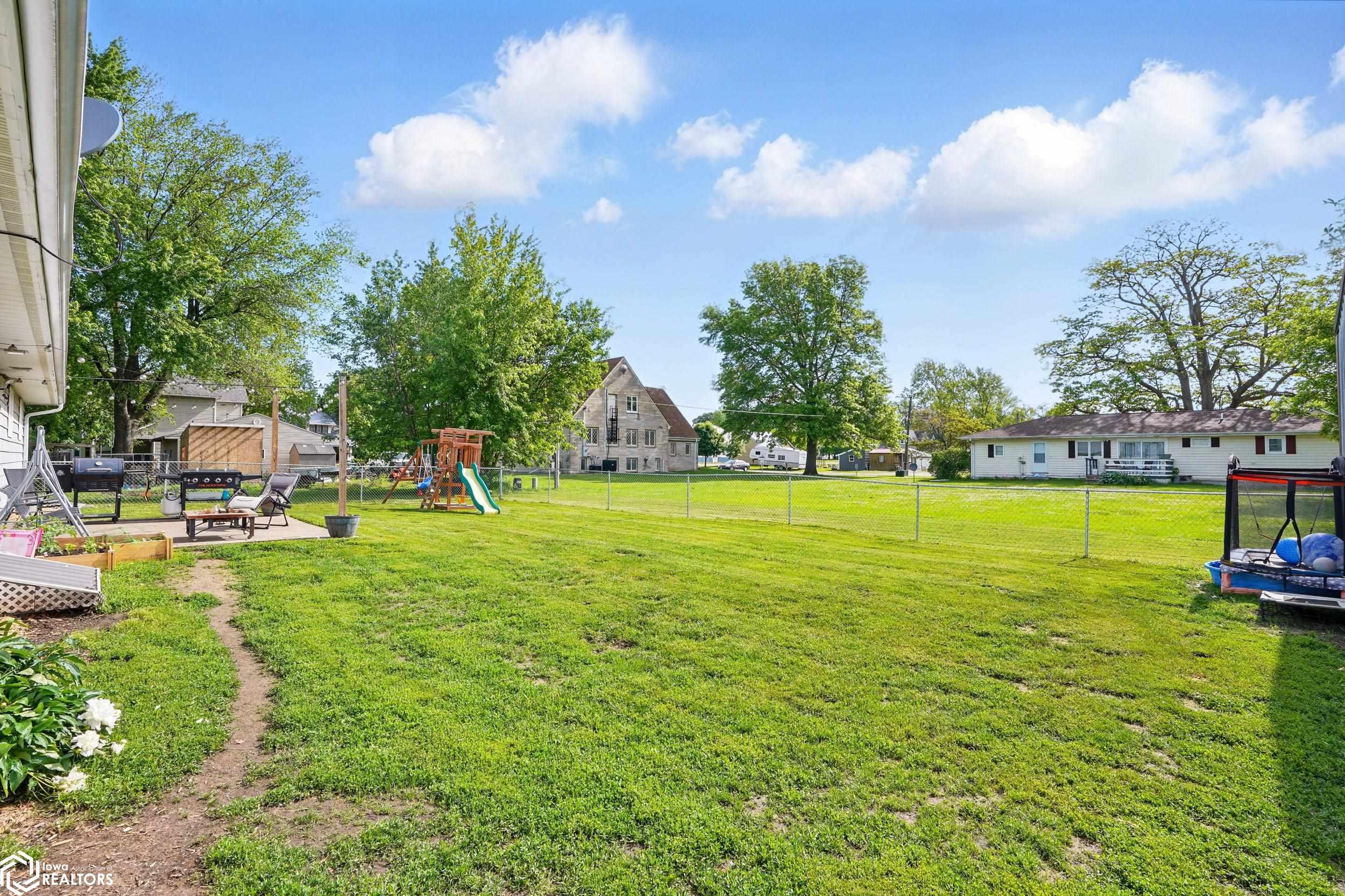 106 S Farmer Street, Brighton, Iowa image 7
