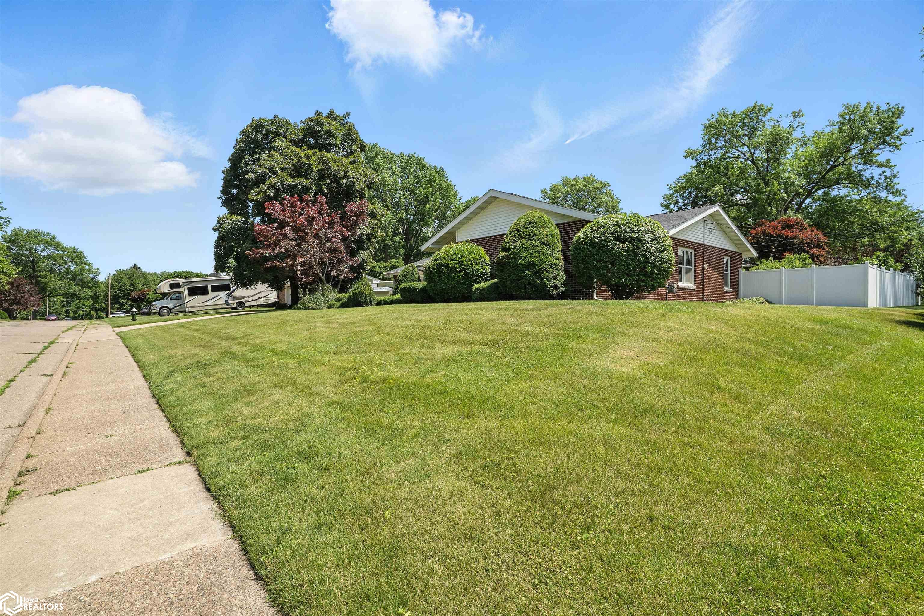 2611 Amelia Street, Burlington, Iowa image 2