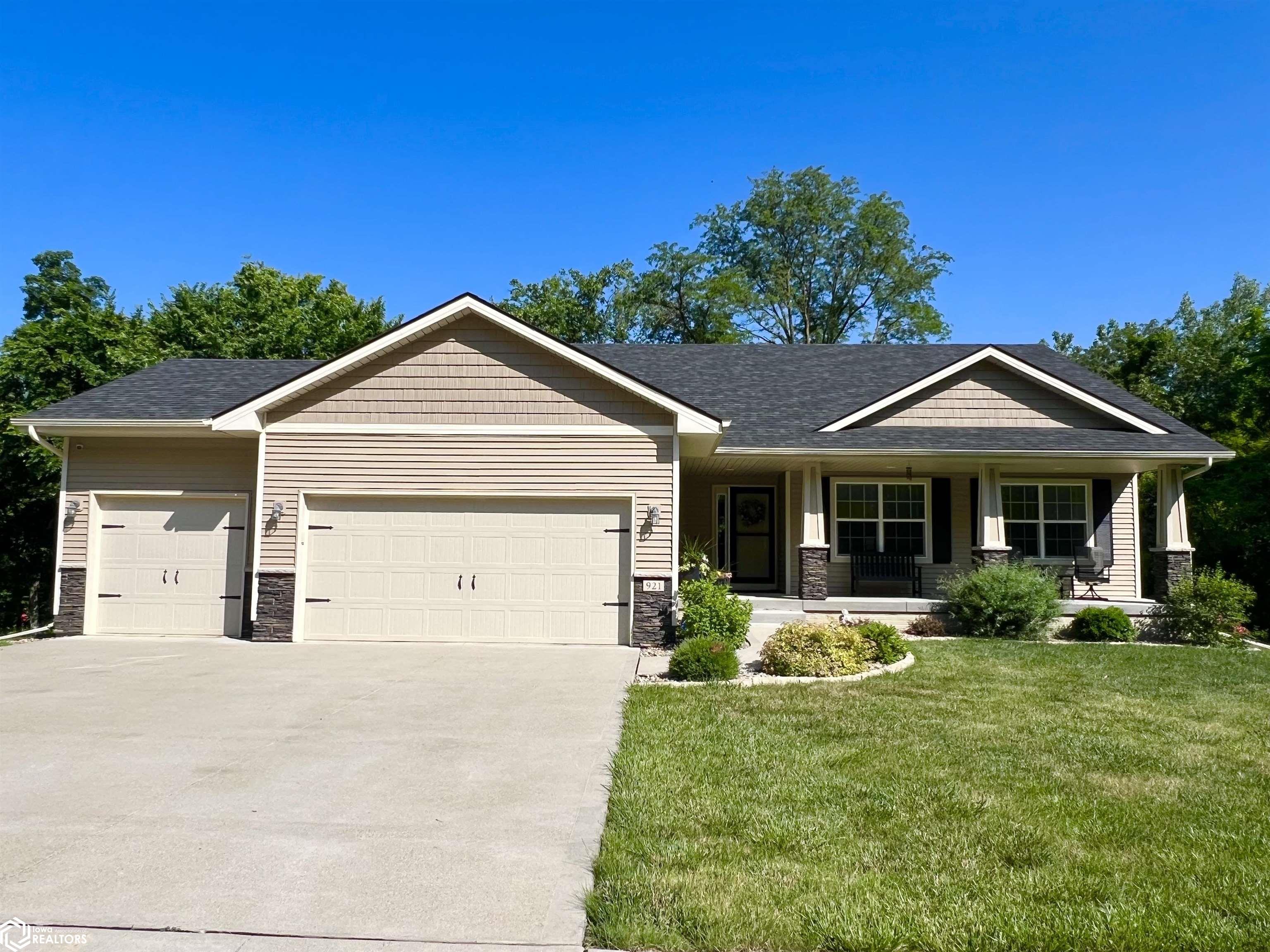 921 W 22nd Street, Newton, Iowa image 1