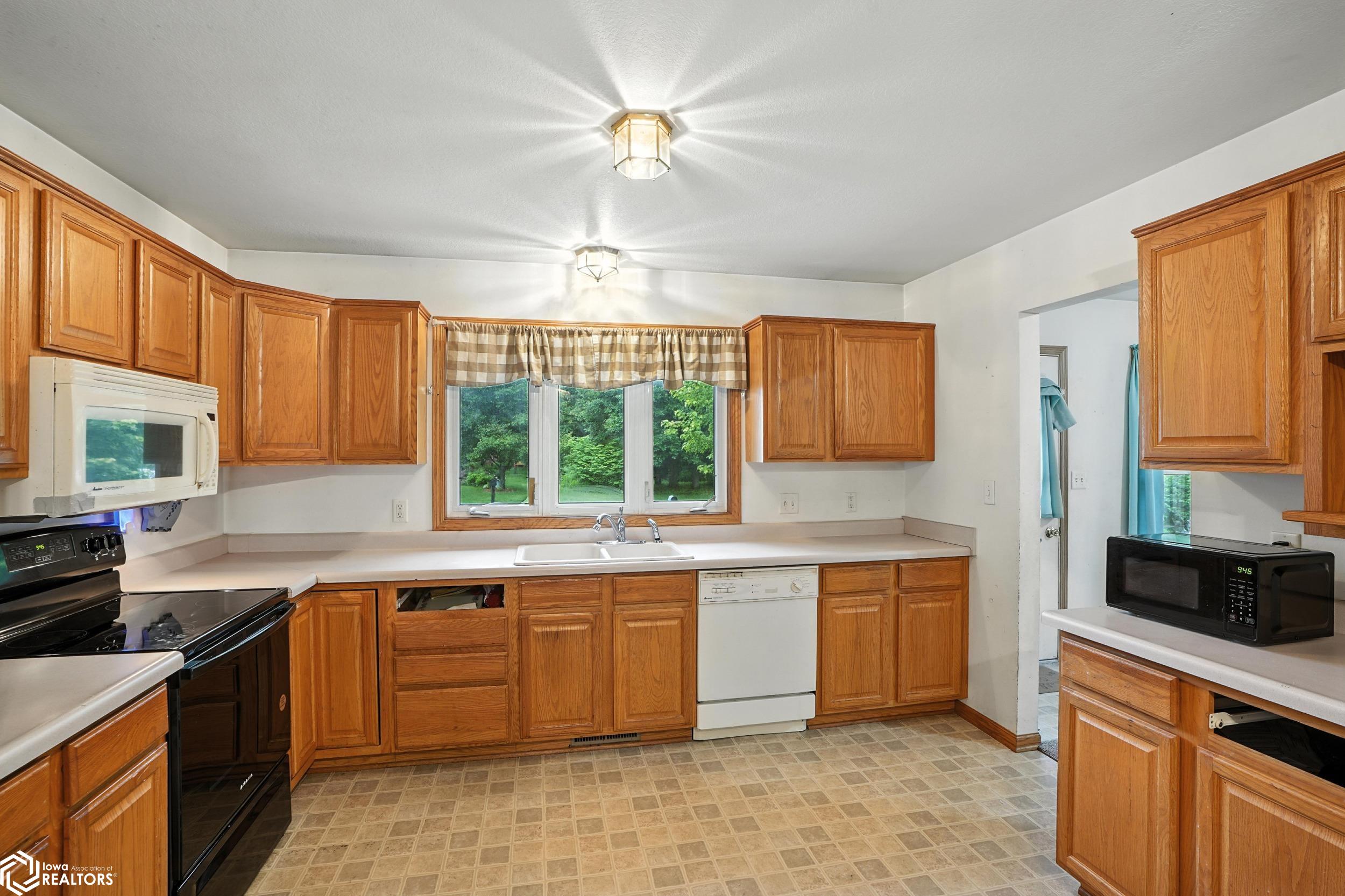 1606 N 3rd Avenue, Washington, Iowa image 11