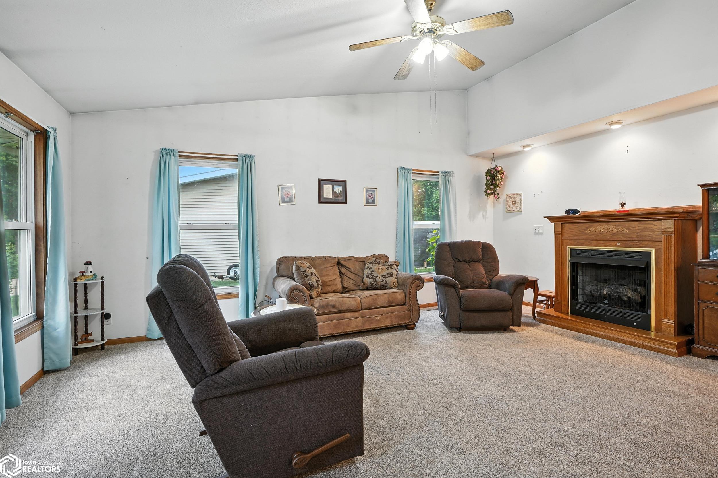 1606 N 3rd Avenue, Washington, Iowa image 4